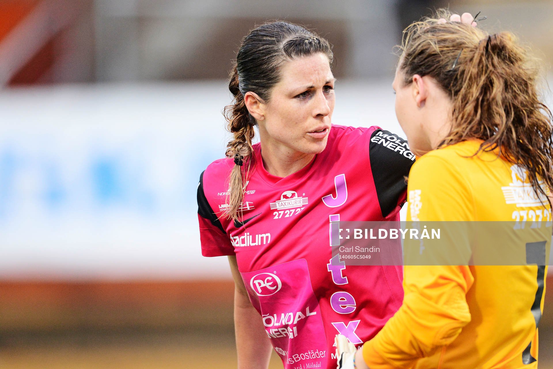 Jitex Emily Zurrer och målvakt Jennifer Falk deppar