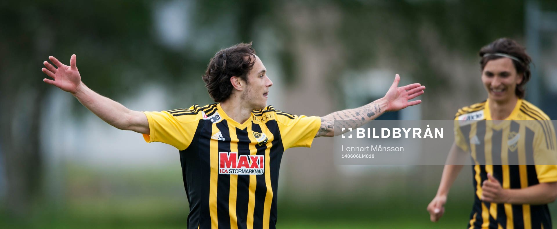 IFK Hässleholms Karim Al-Asi har gjort 2-0 och jublar i