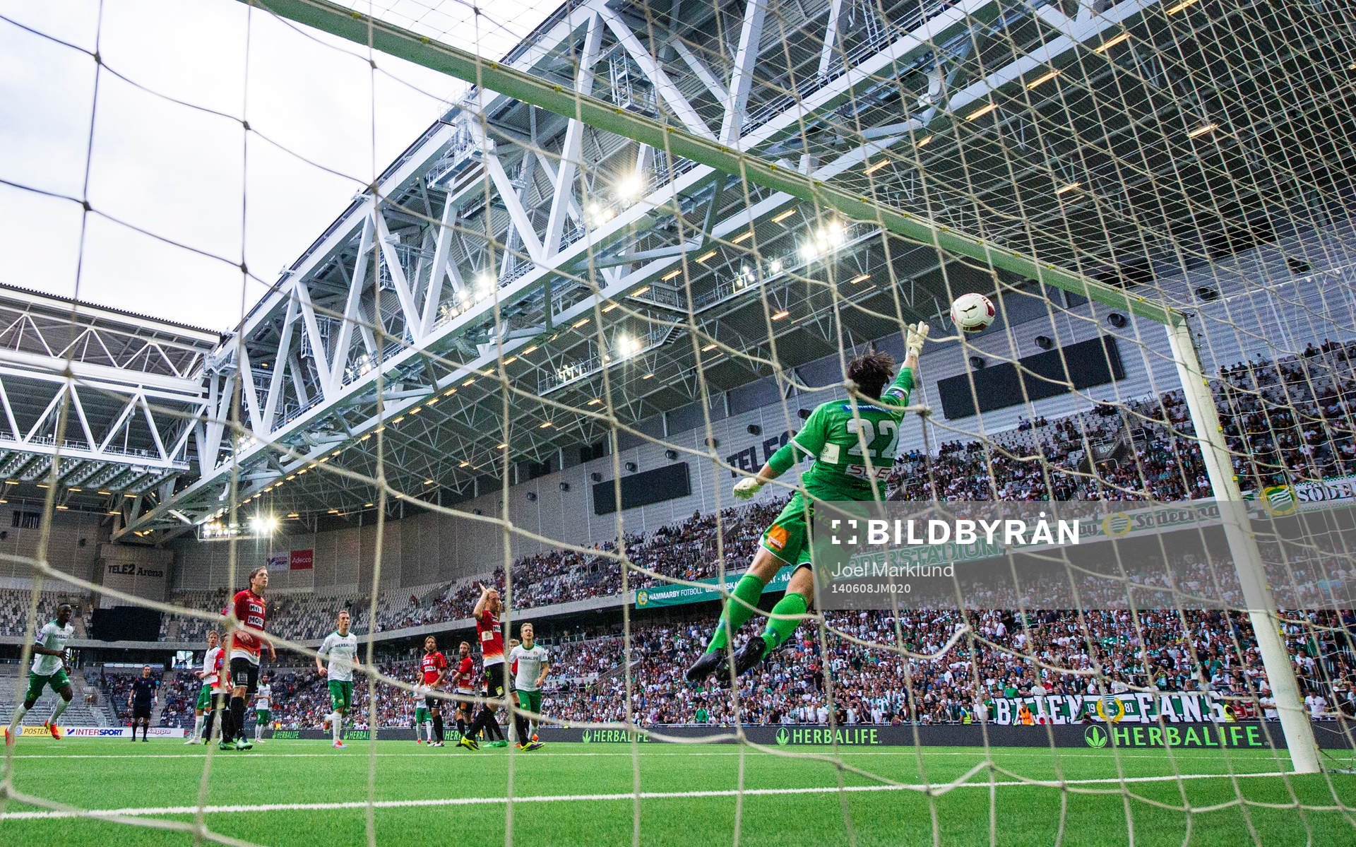 Landskronas målvakt Niklas Uddenäs släpper in 2-0-målet