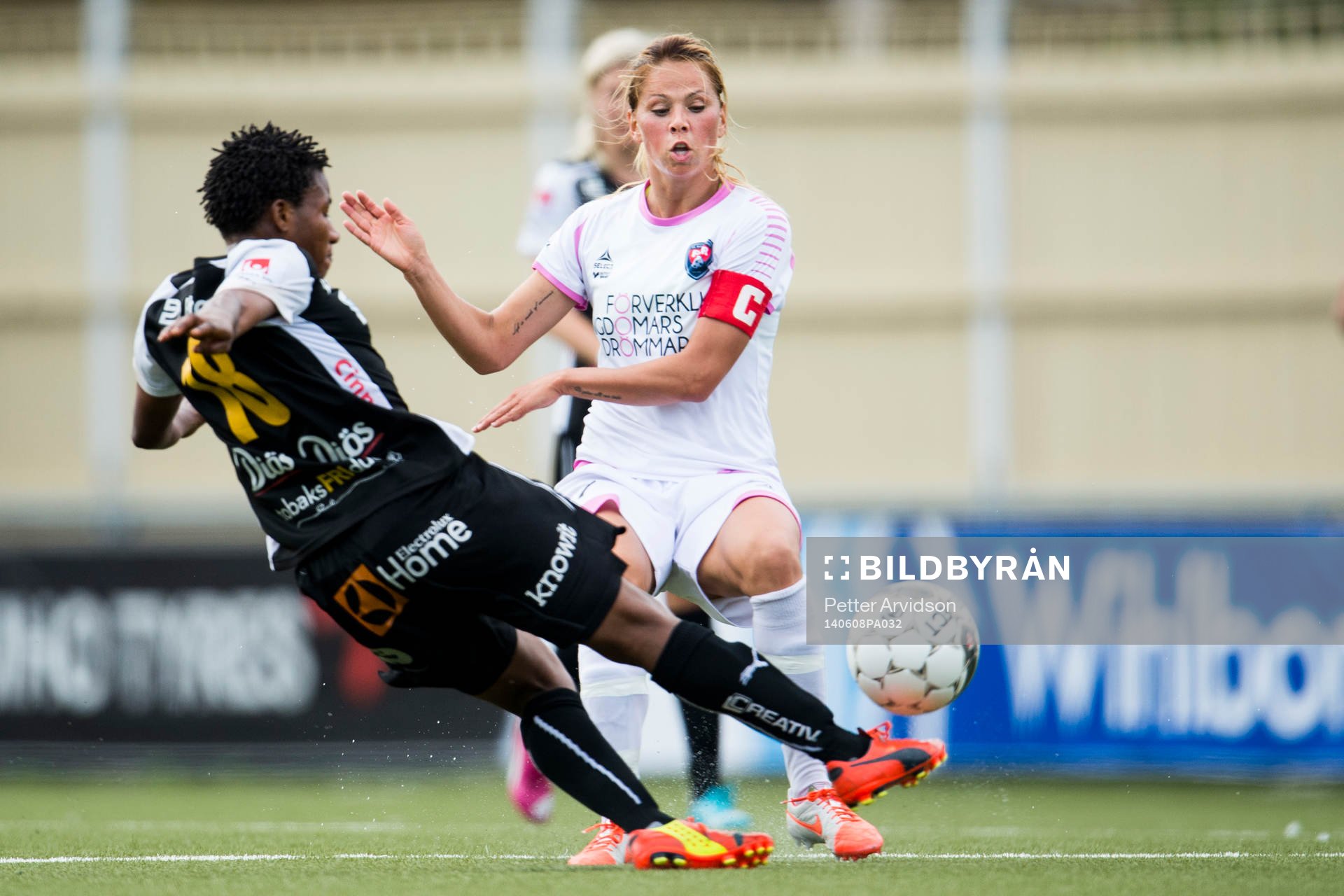 Umeås Rita Chikwelu och Rosengårds Sara Björk