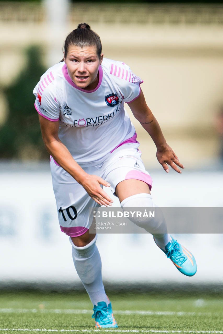Rosengårds Ramona Bachmann under fotbollsmatchen i Damallsvenskan mellan FC Rosengård och Umeå den 8 juni 2014 i Malmö. 