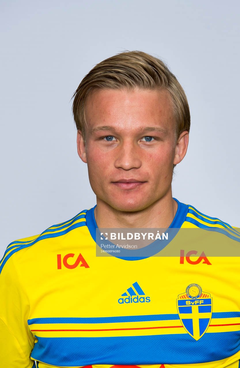 U21 Sveriges Nicklas Bärkroth poserar för ett porträtt under en fotografering den 8 juni 2014 i Trelleborg. 