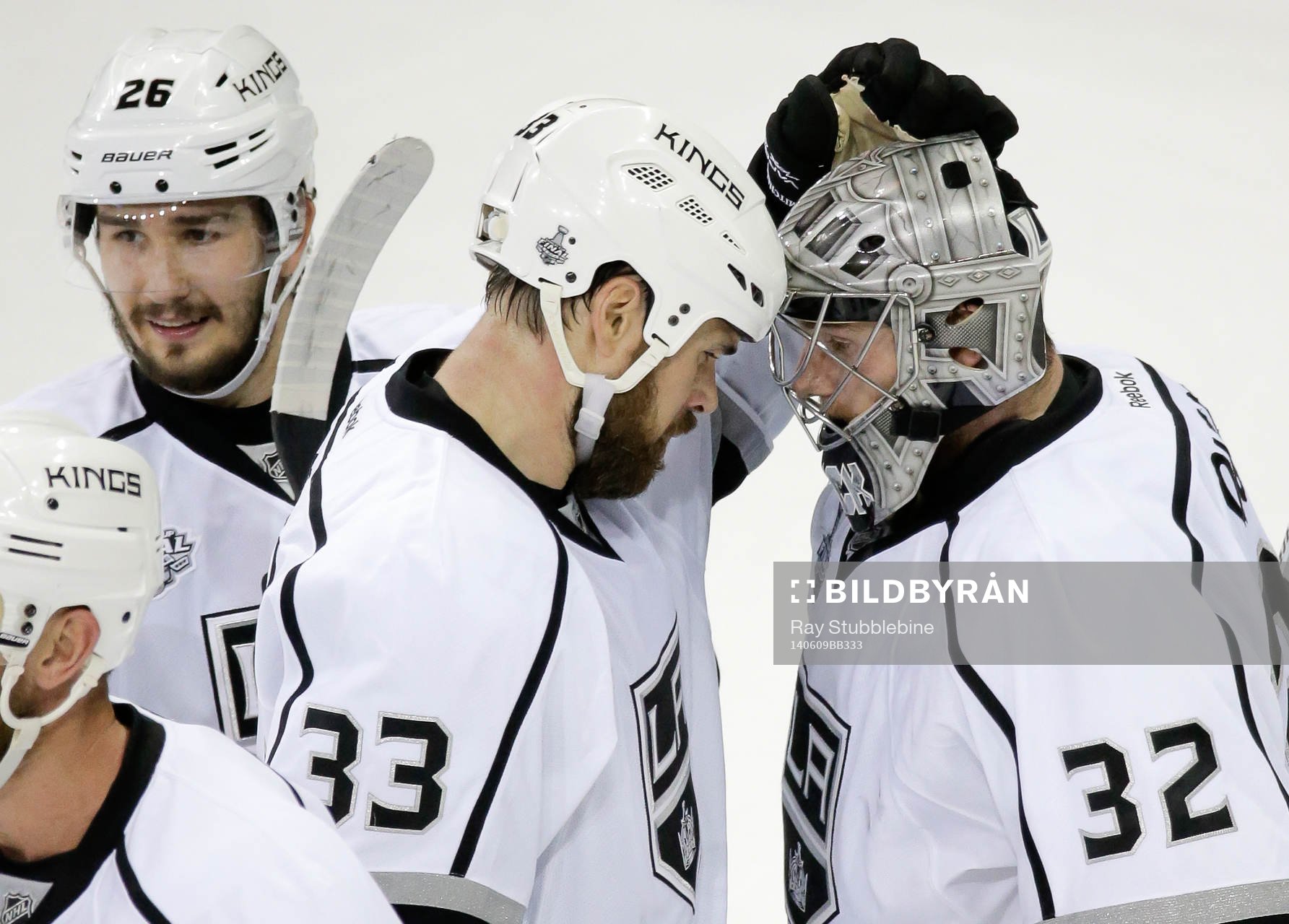 Los Angeles Kings defensemen Slava Voynov (26) and Willie