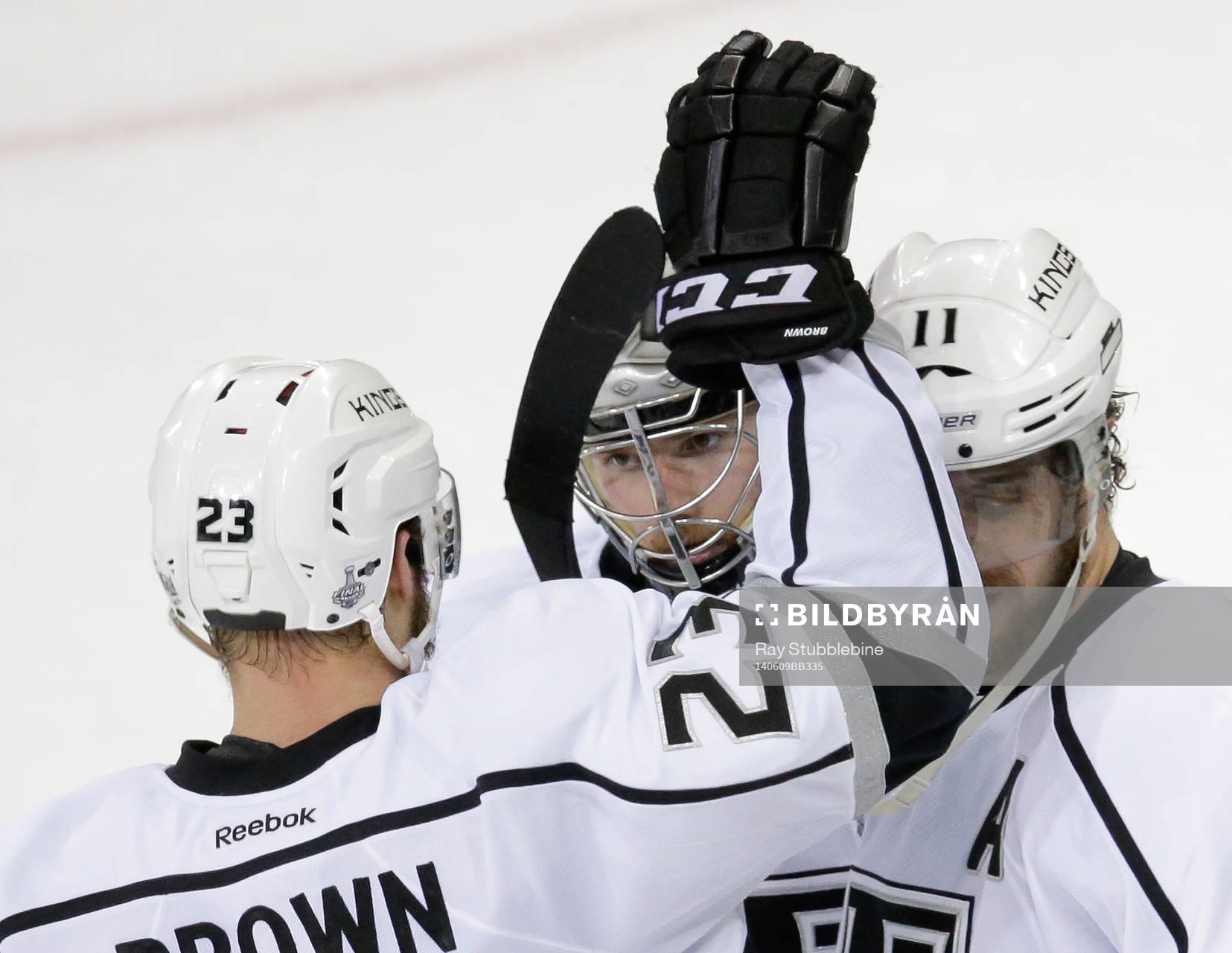 Los Angeles Kings right wing Dustin Brown (23) and center