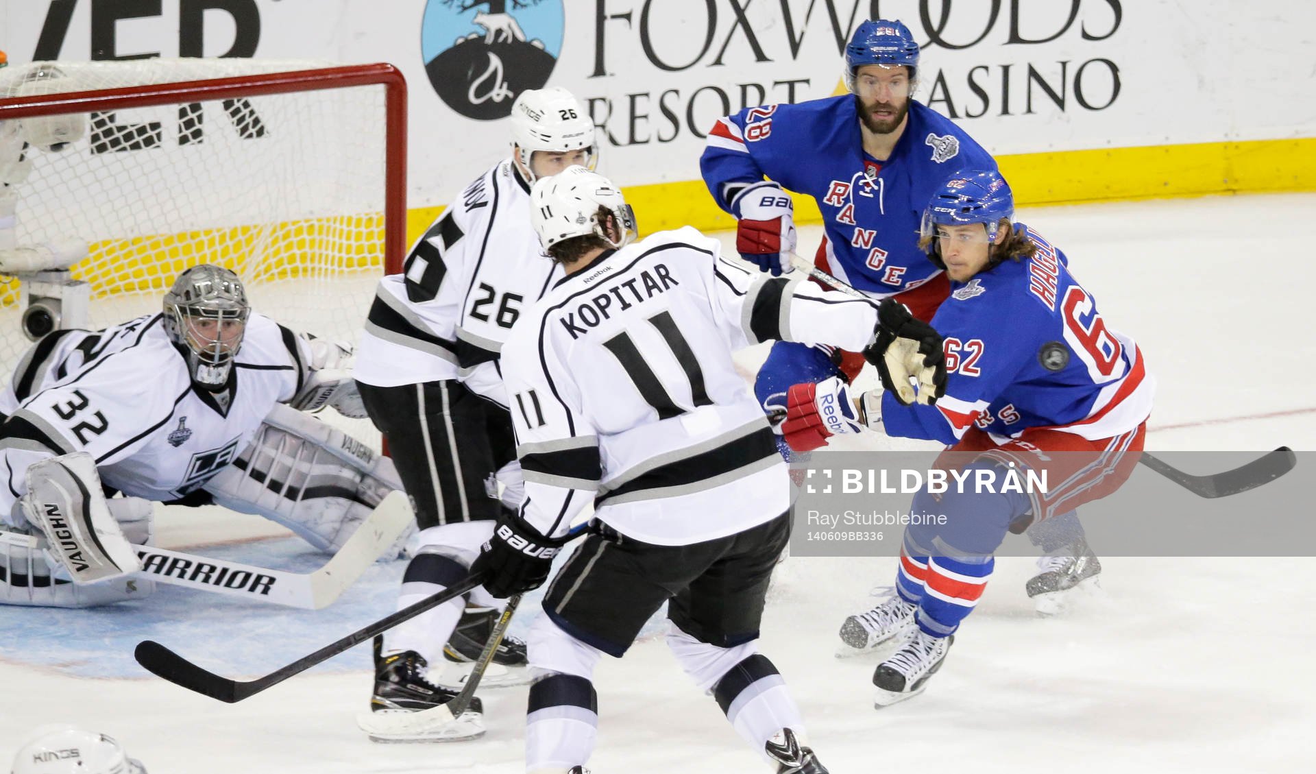 Los Angeles Kings defenseman Slava Voynov (26) and New York