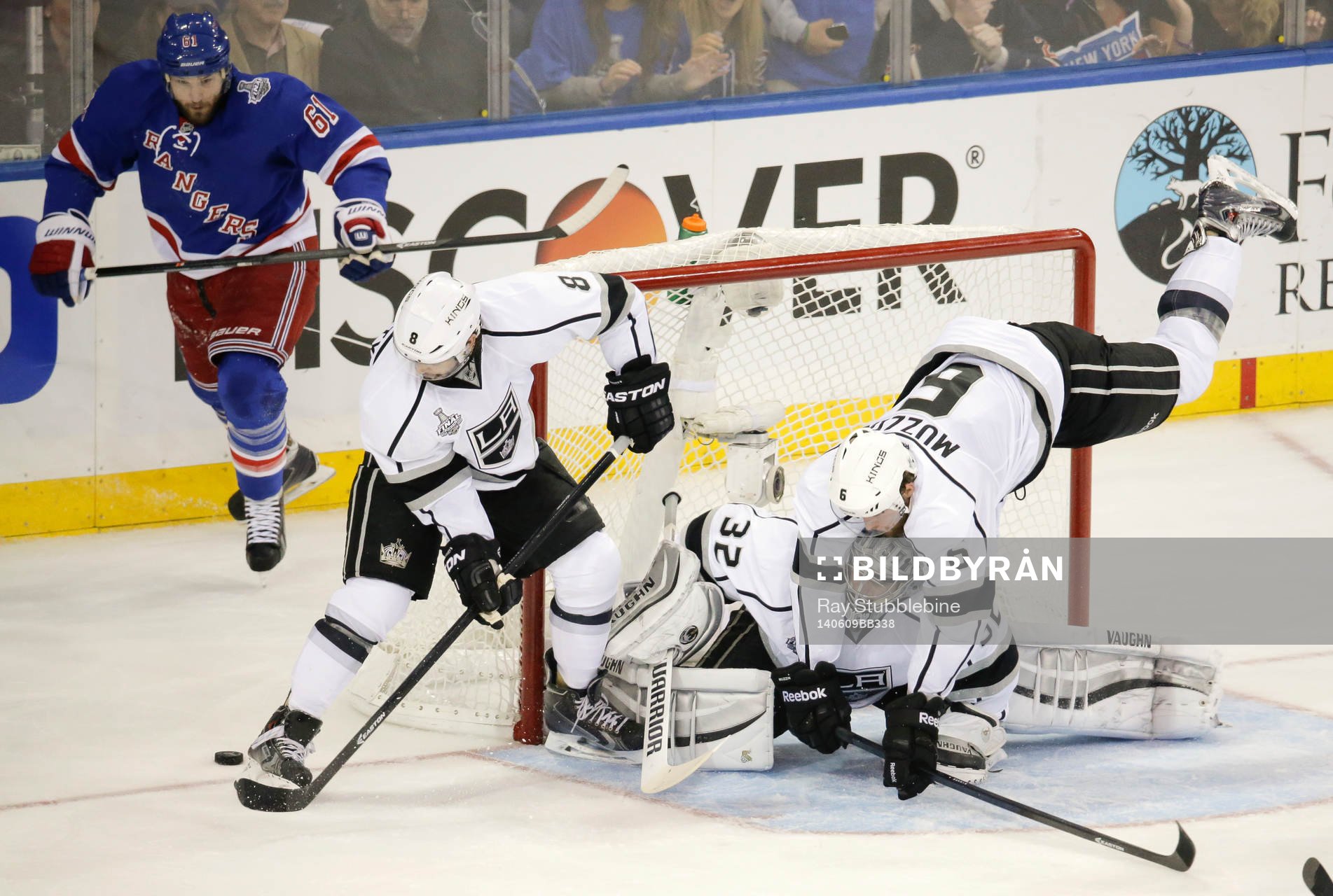 New York Rangers left wing Rick Nash (61) watches Los