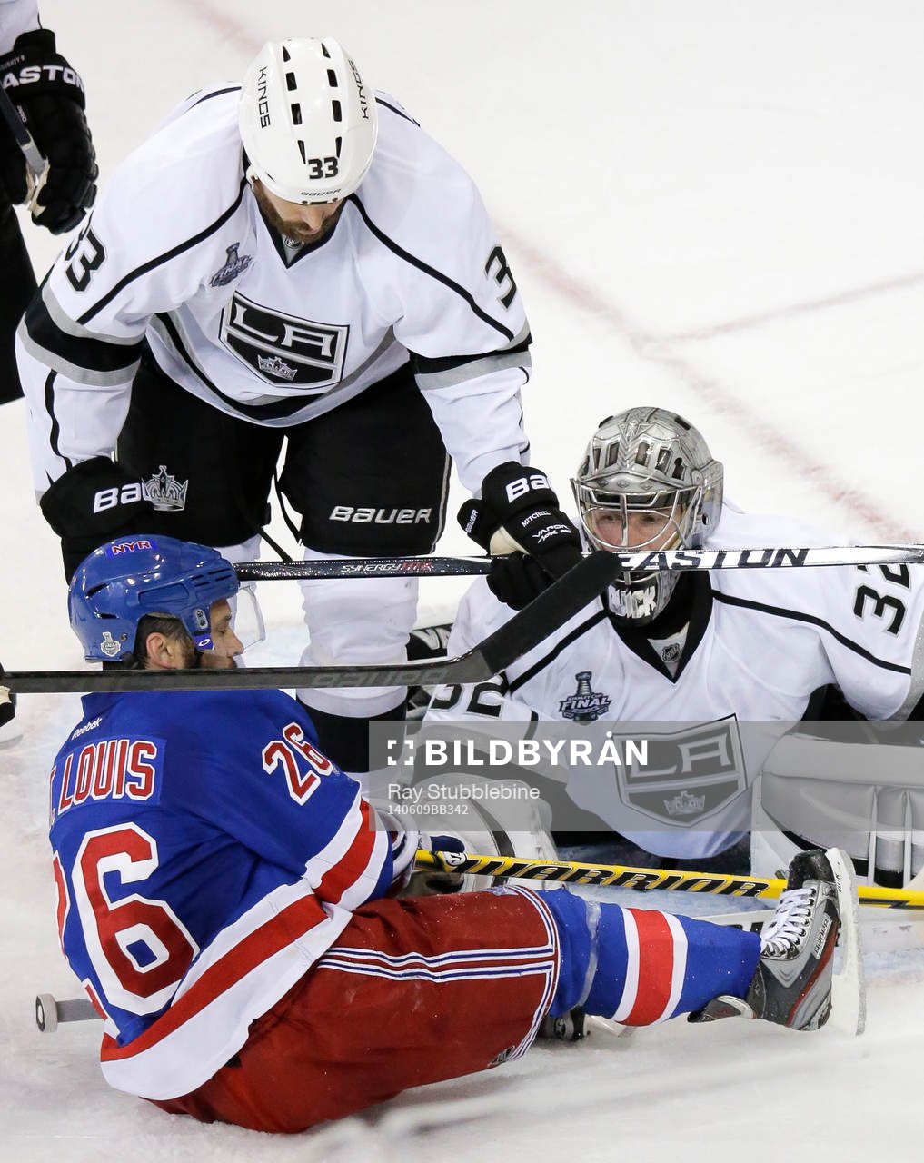 Los Angeles Kings goalie Jonathan Quick (32) and defenseman