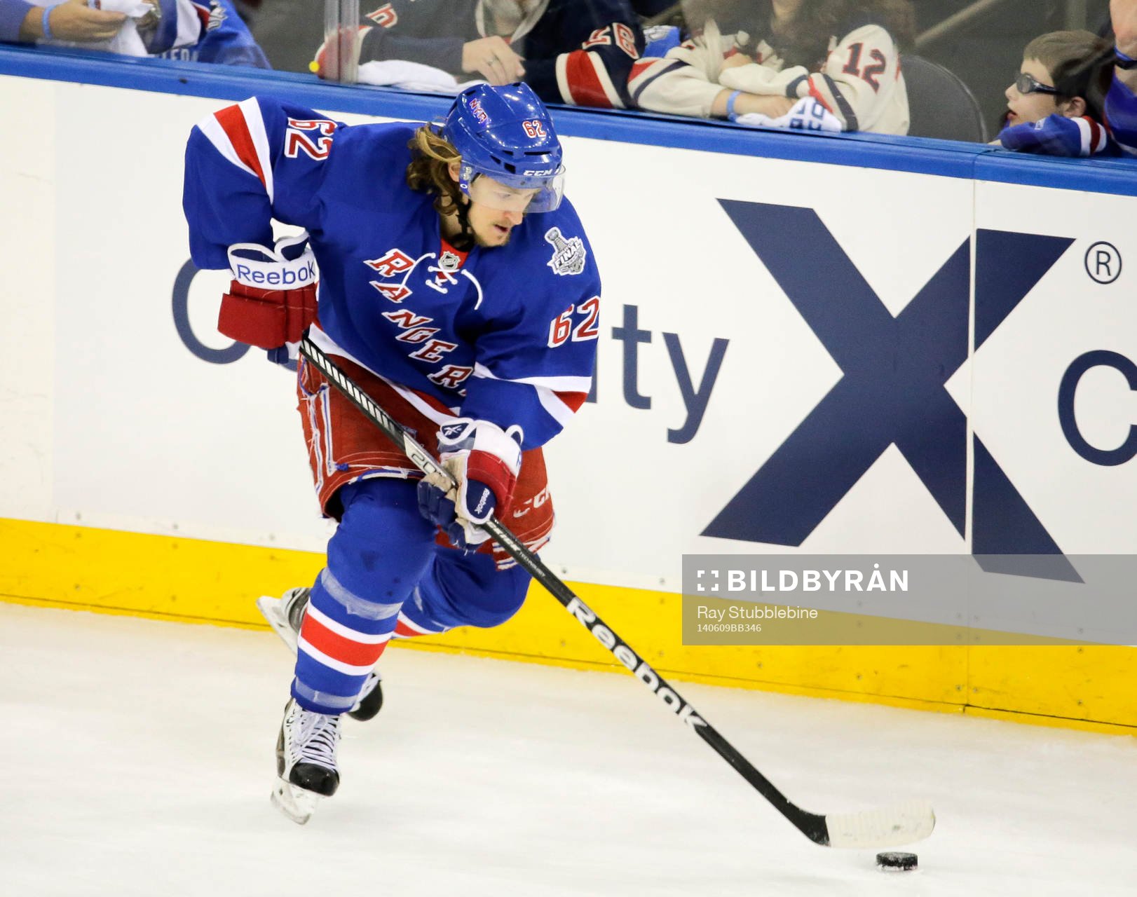 New York Rangers left wing Carl Hagelin (62) carries the
