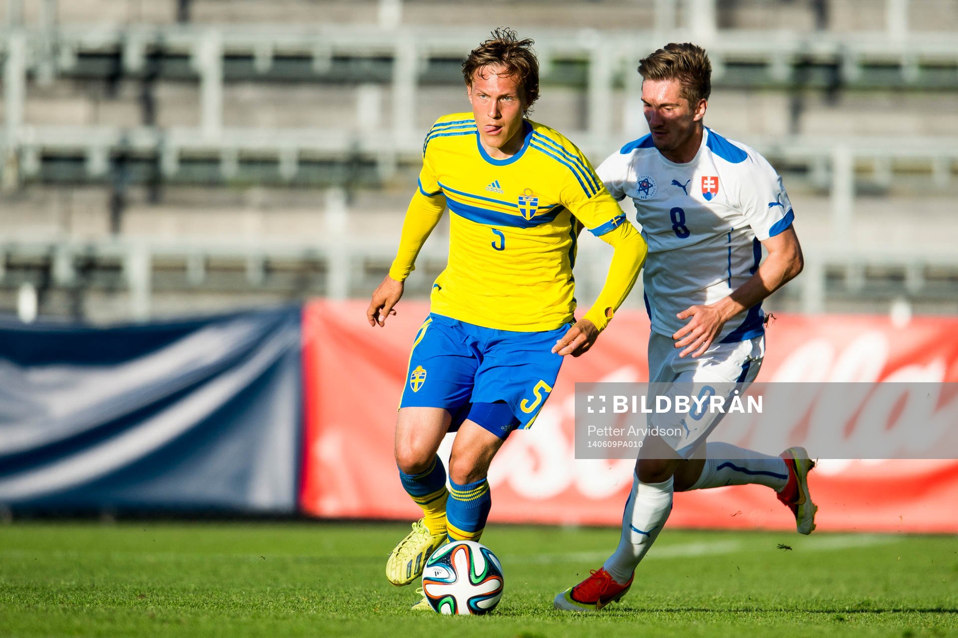 Sveriges Ludwig Augustinsson jagas av Slovakien Michal Skvarka under U21 fotbollslandskampen mellan Sverige och Slovakien den 9 juni 2014 i Trelleborg.