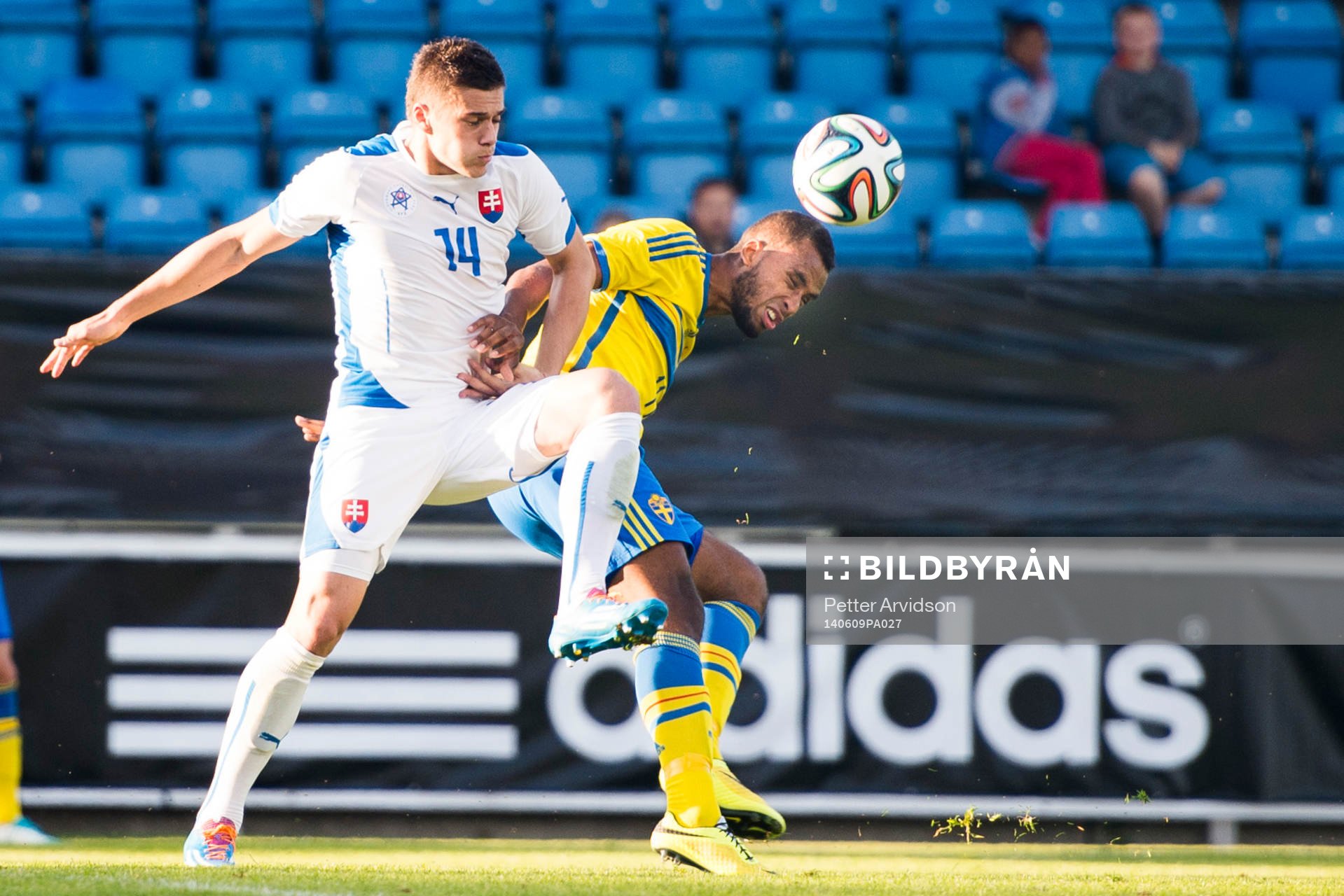 Slovakiens Róbert Mazán och Sveriges Isaac Kiese Thelin