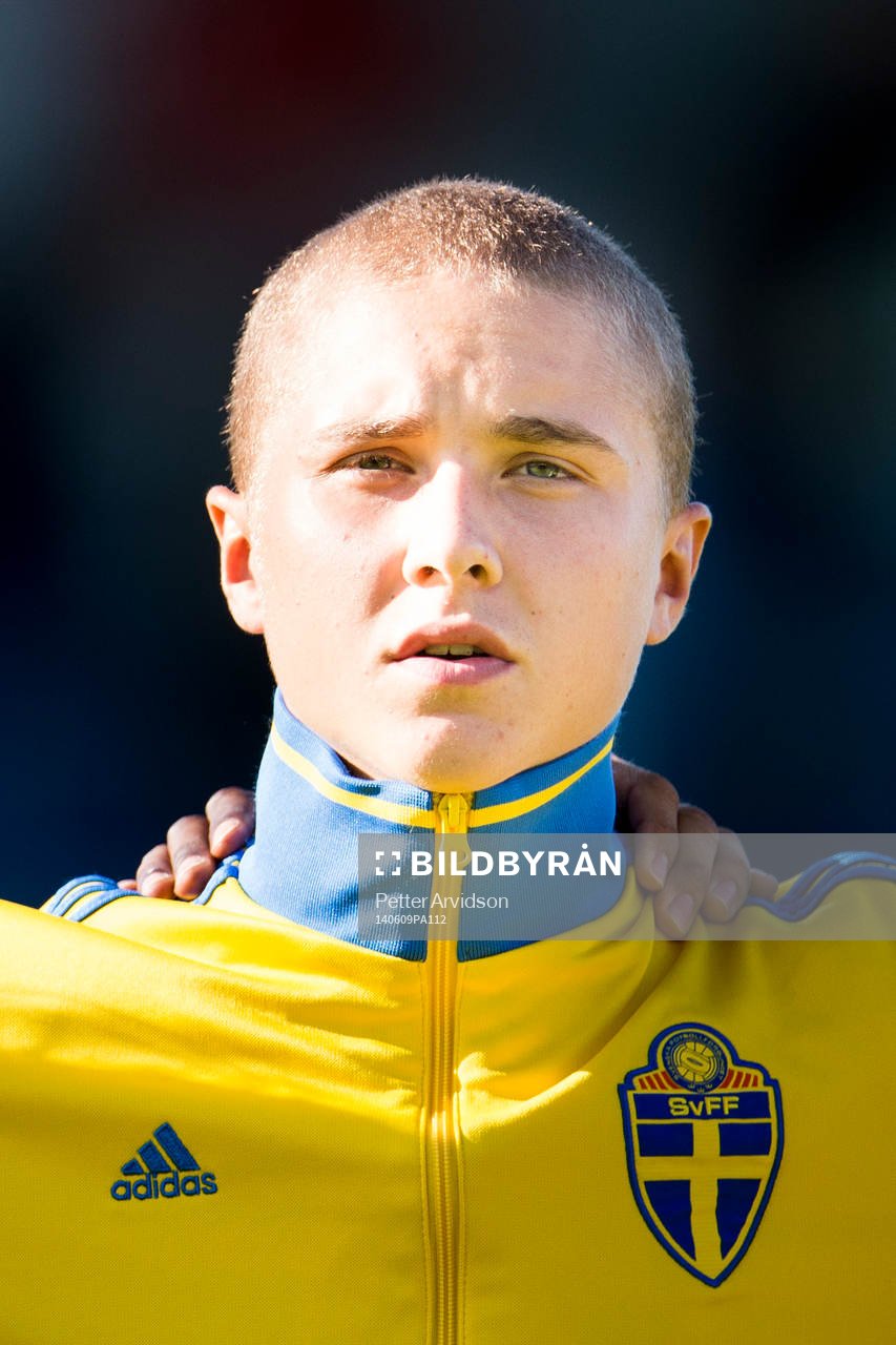 Sveriges Sebastian Holmén inför U21 fotbollslandskampen mellan Sverige och Slovakien den 9 juni 2014 i Trelleborg.