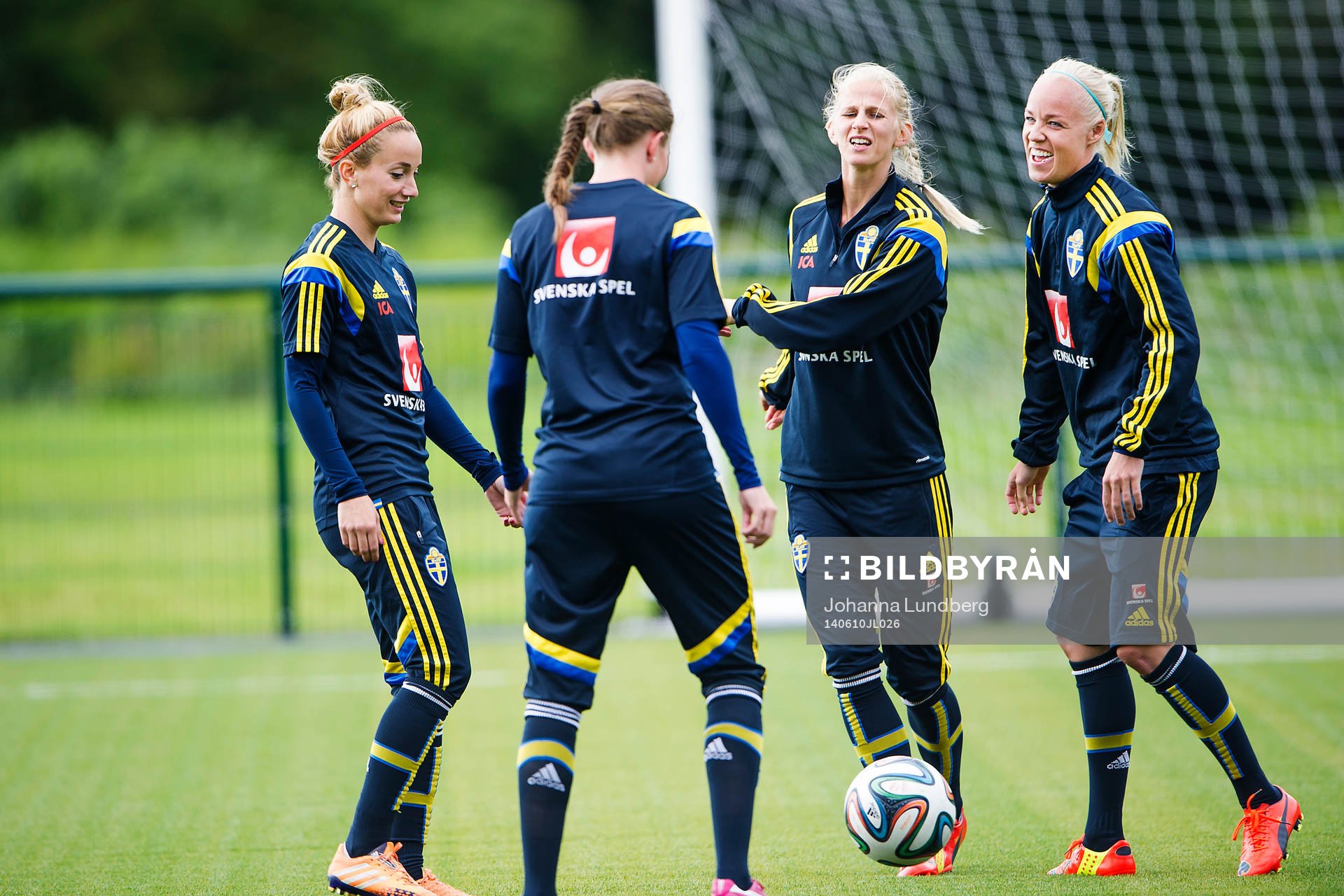 Sveriges Kosovare Asllani, Sofia Jakobsson och Caroline