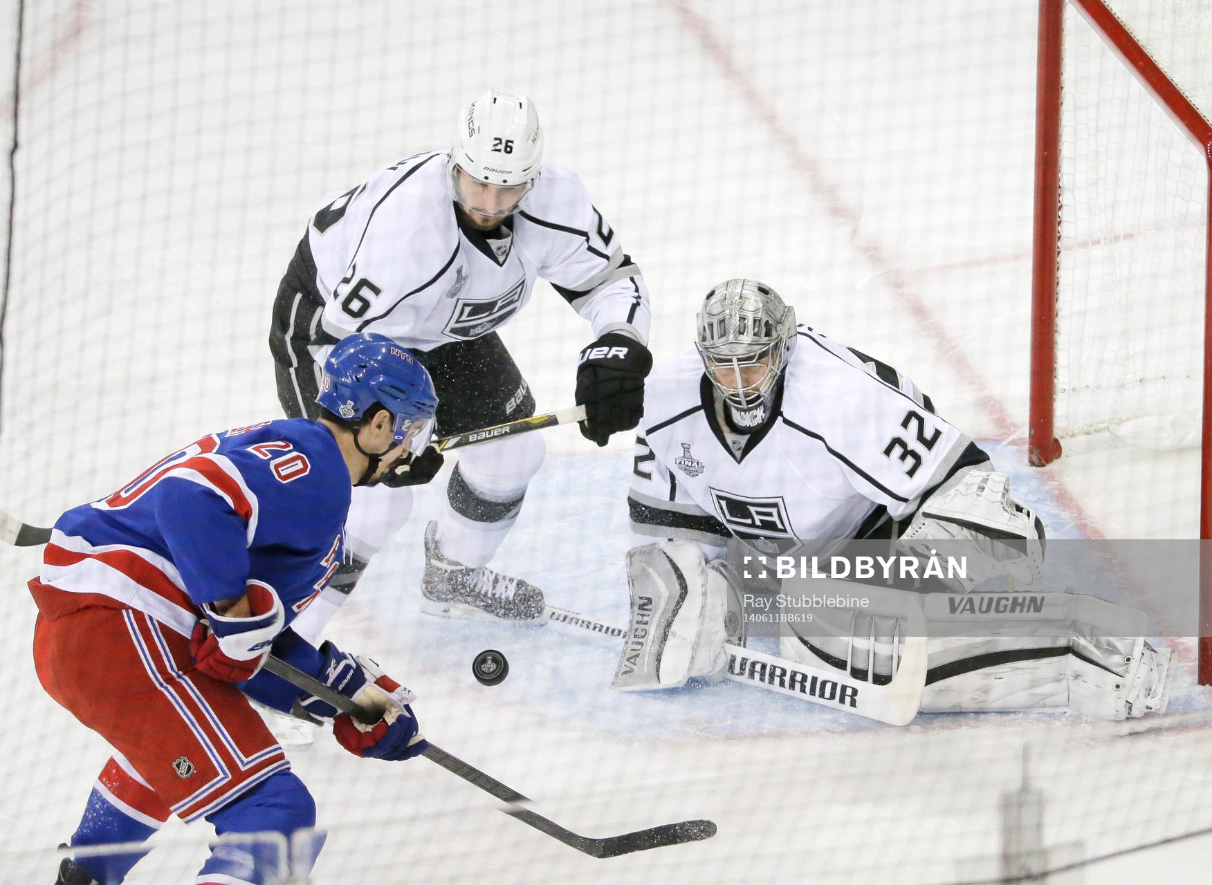 Los Angeles Kings goalie Jonathan Quick (32) stops a shot