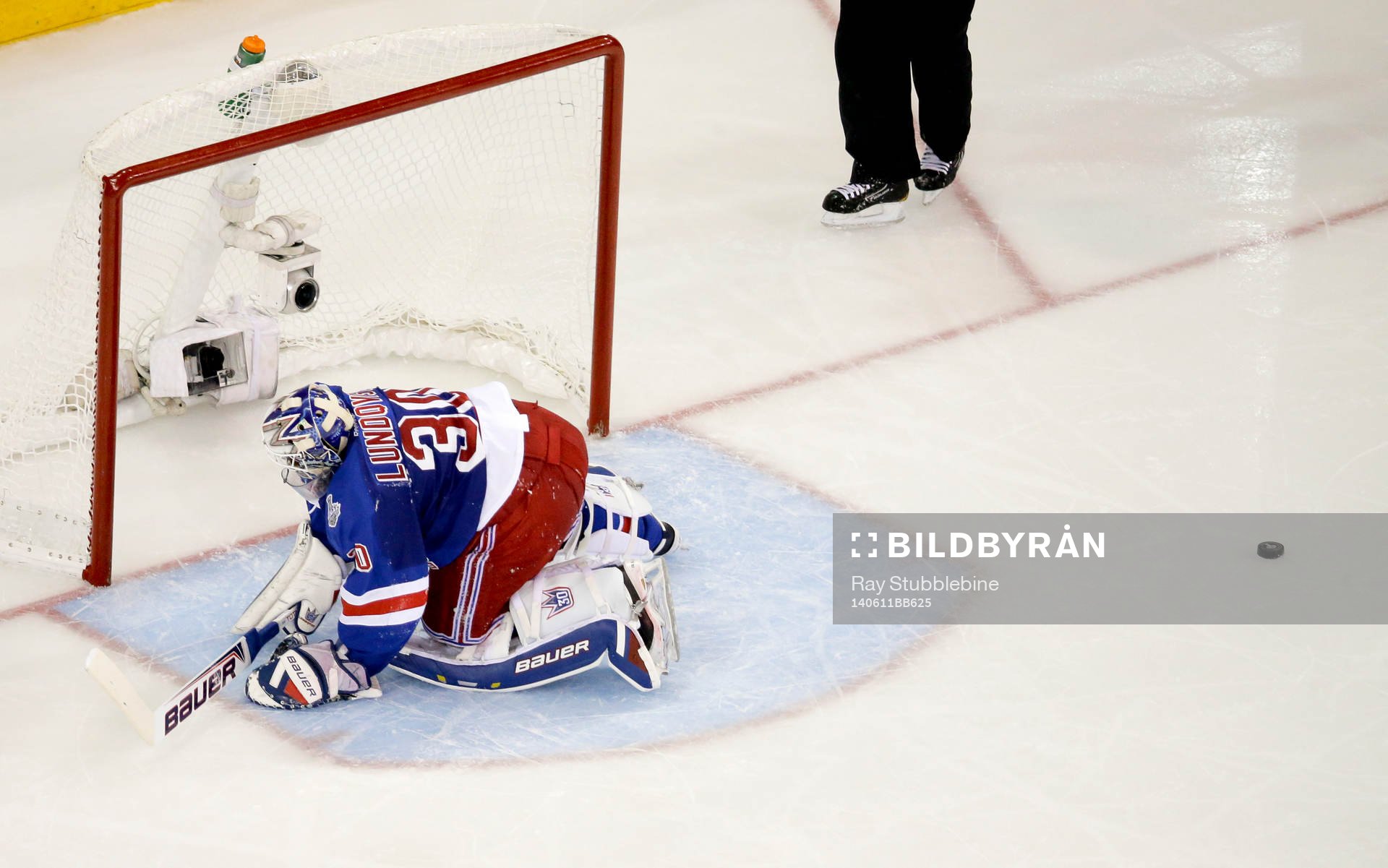 New York Rangers goalie Henrik Lundqvist (30) sprawls