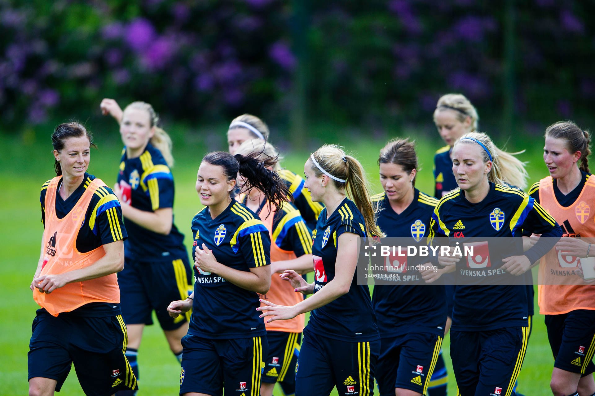 Sveriges Lotta Schelin, Emilia Appelqvist, Kosovare Asllani, Hanna Folkesson, Emma Lundh och Emma Berglund under en träning inför VM-kvalmatchen mot Skottland den 11 juni 2014 i Glasgow.