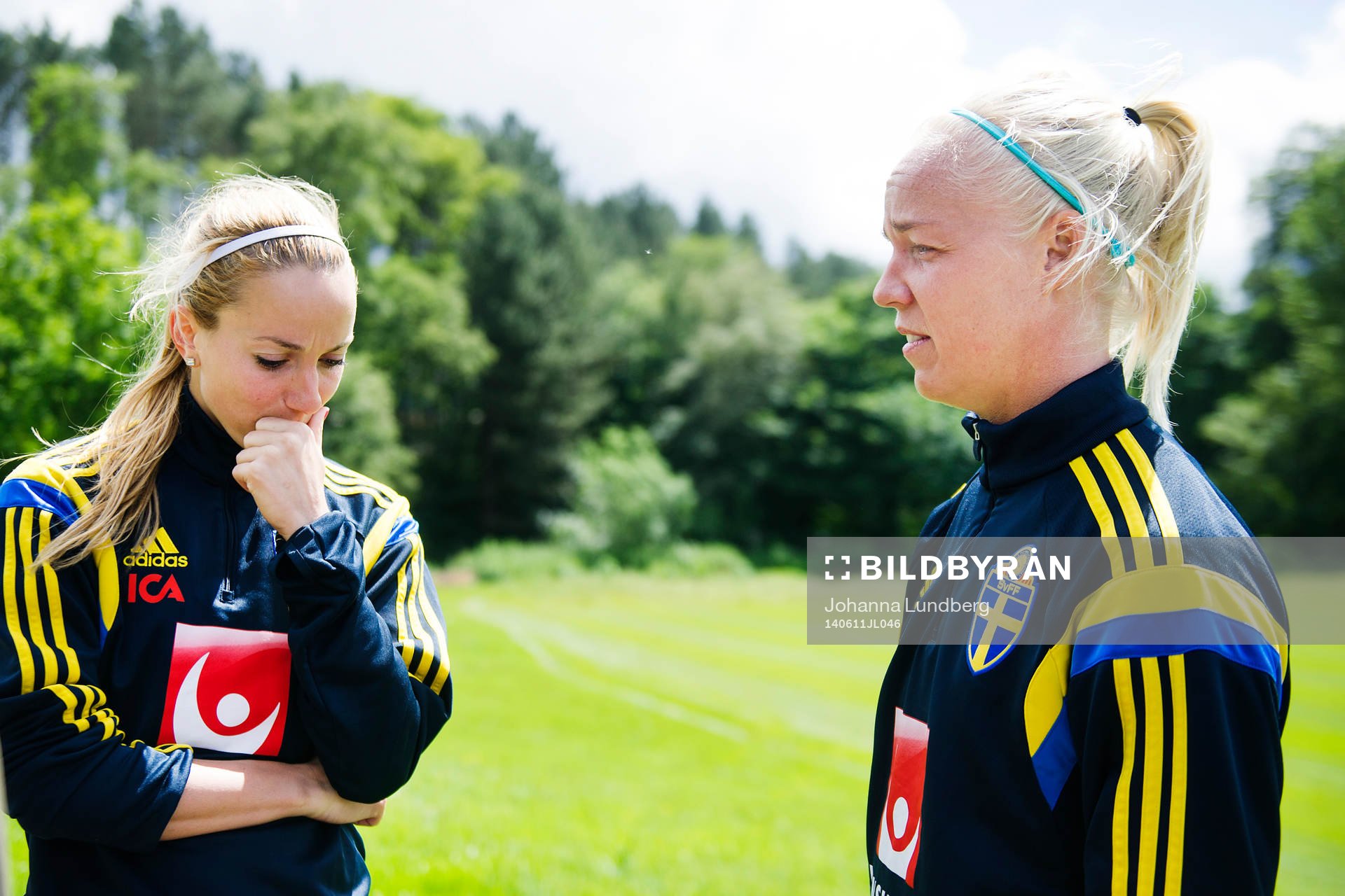 Sveriges Kosovare Asllani och Caroline Seger