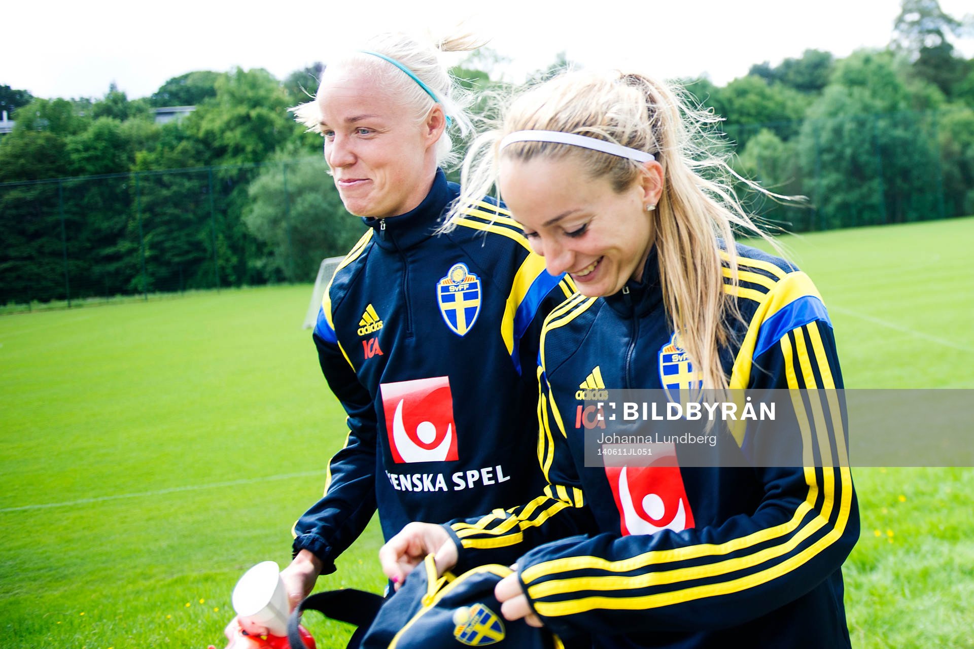 Sveriges Caroline Seger och Kosovare Asllani