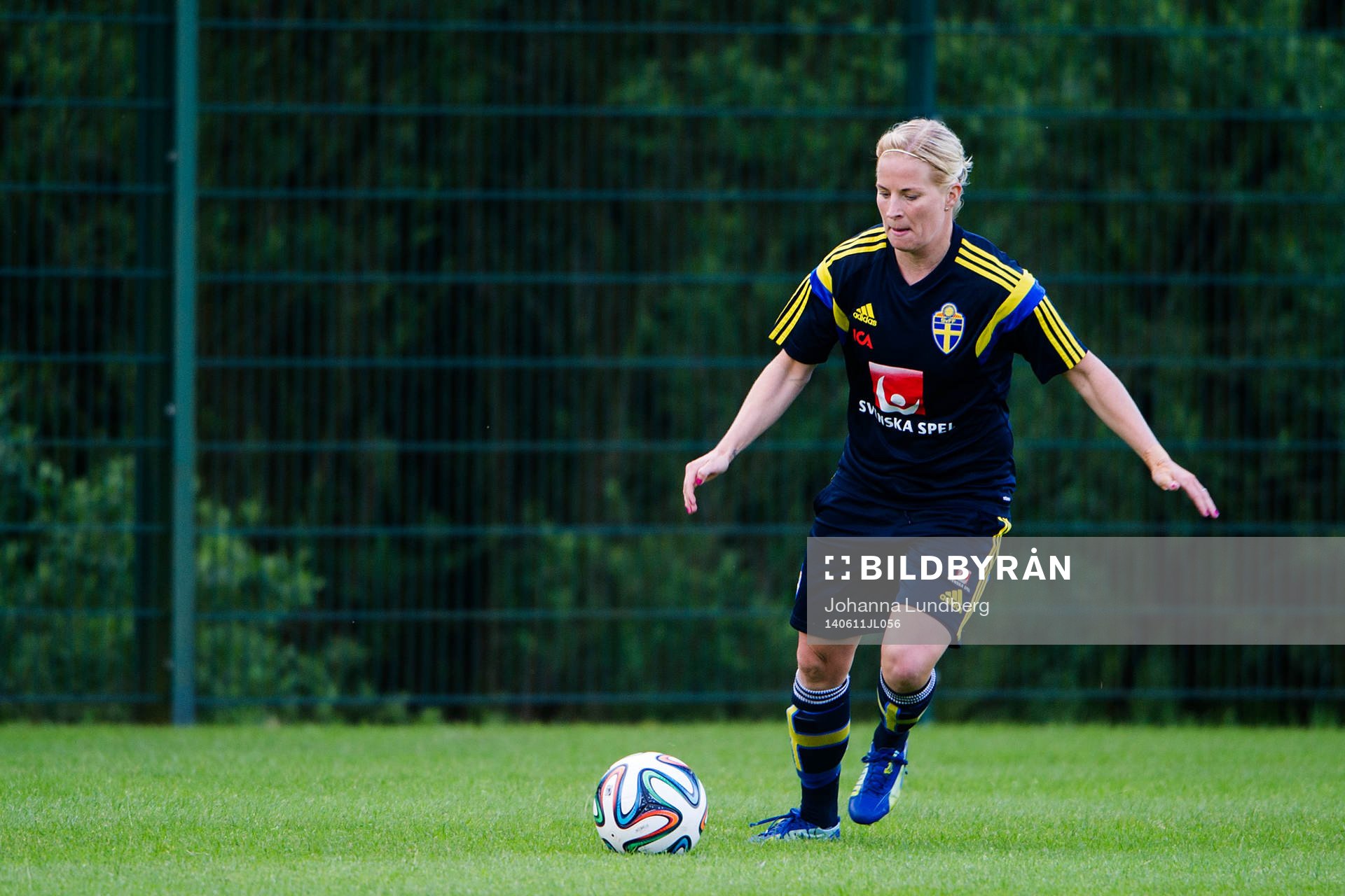 Sveriges Annica Svensson under en träning inför VM-kvalmatchen mot Skottland den 11 juni 2014 i Glasgow.