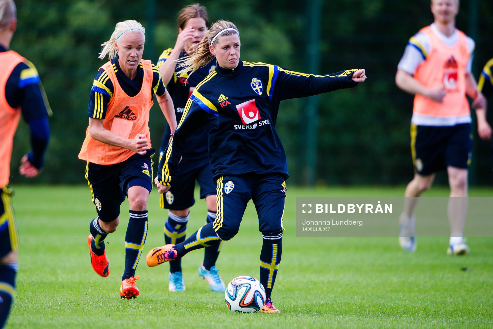 Sveriges Caroline Seger jagar ikapp Olivia Schough