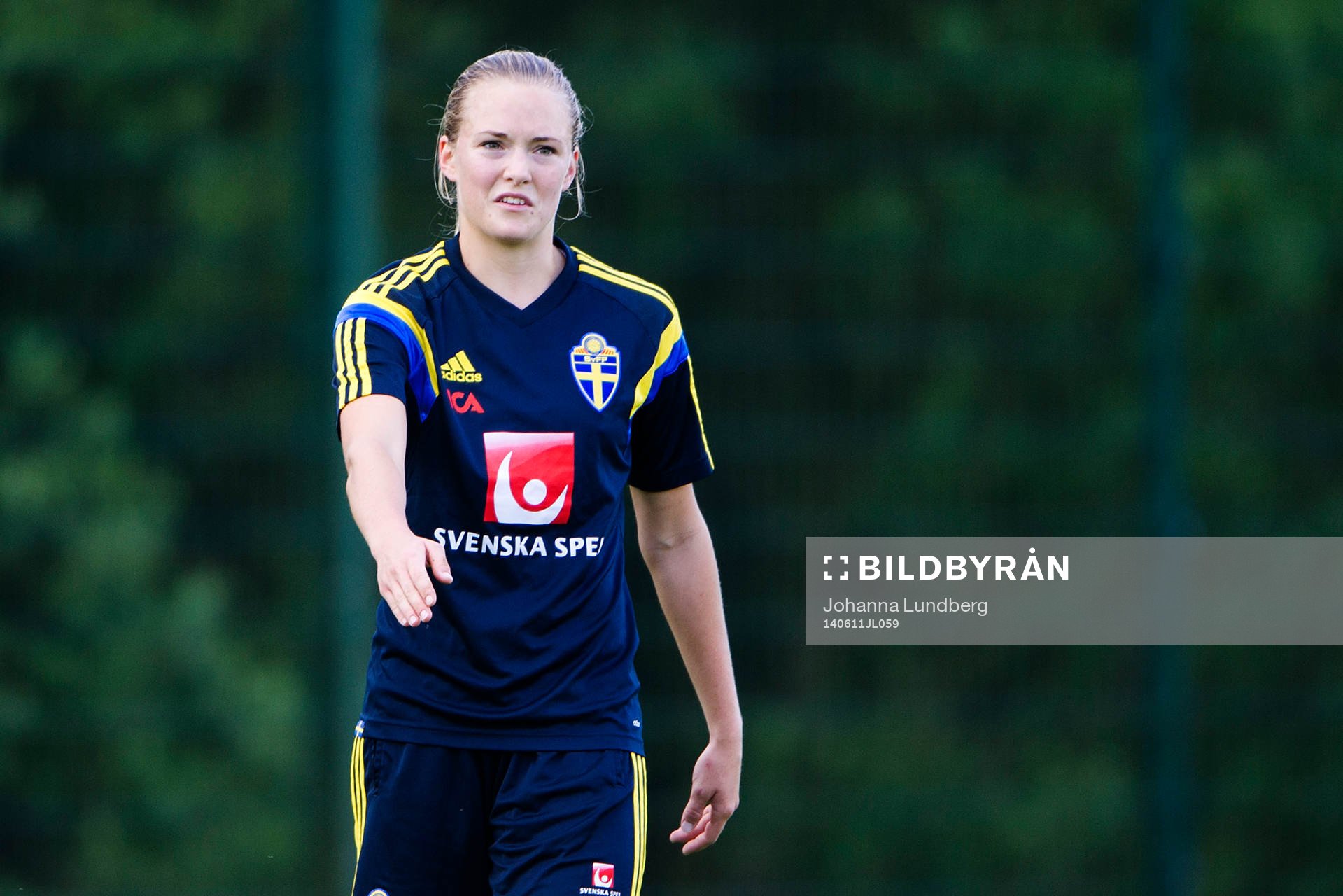 Sveriges Magdalena Ericsson under en träning inför VM-kvalmatchen mot Skottland den 11 juni 2014 i Glasgow.