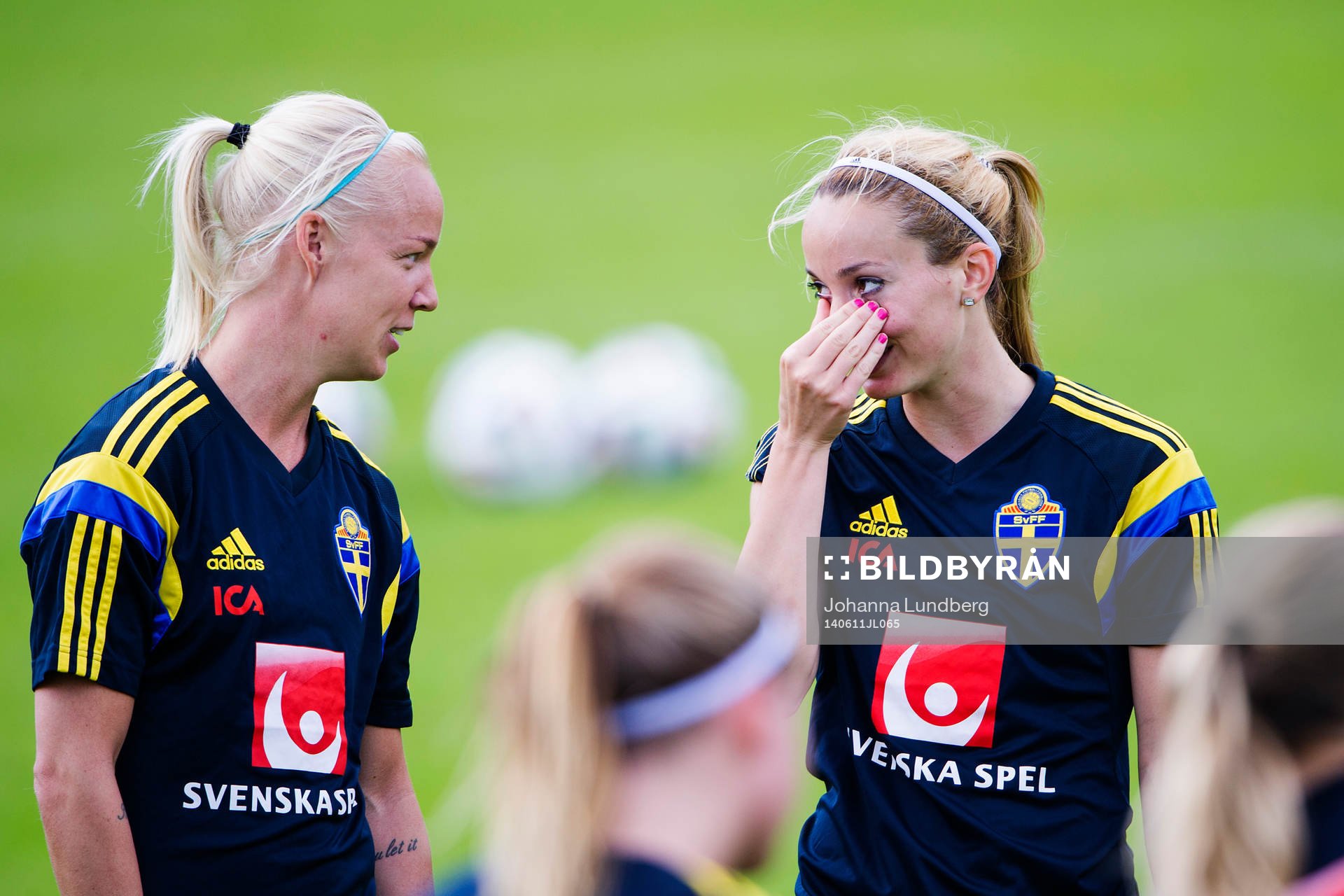 Sveriges Caroline Seger och Kosovare Asllani