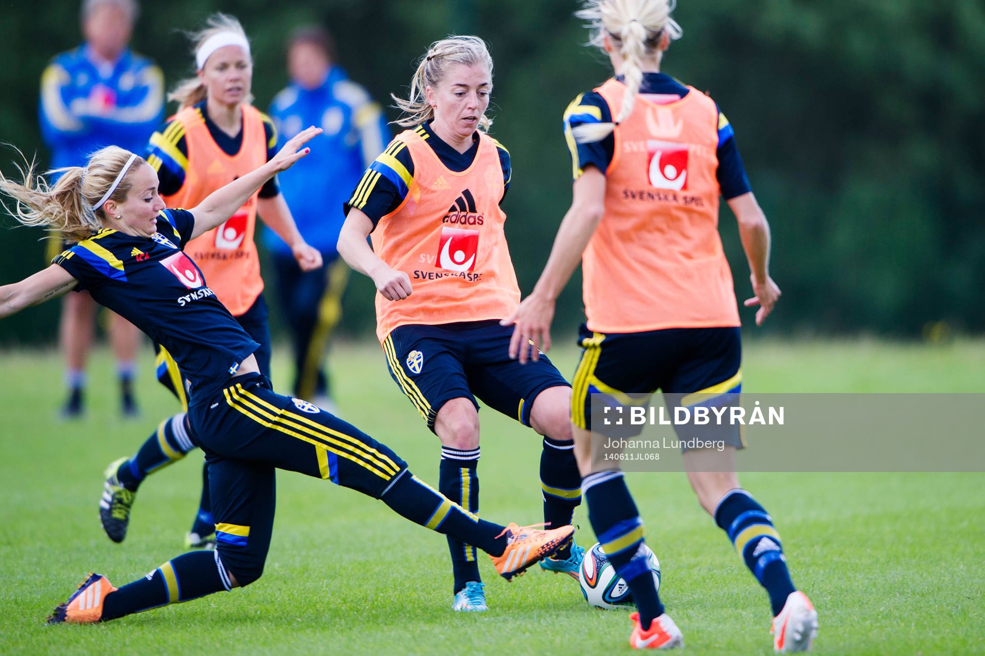 Sveriges Kosovare Asllani utmanar Linda Sembrant