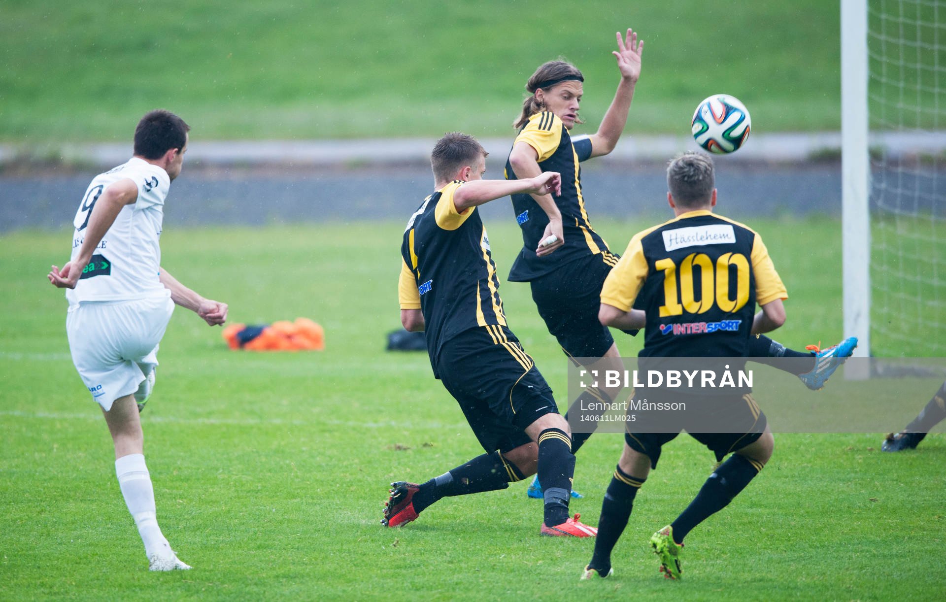 Ex-IFK-aren i BW90 Fisnik Alej skjuter i matchen i DM