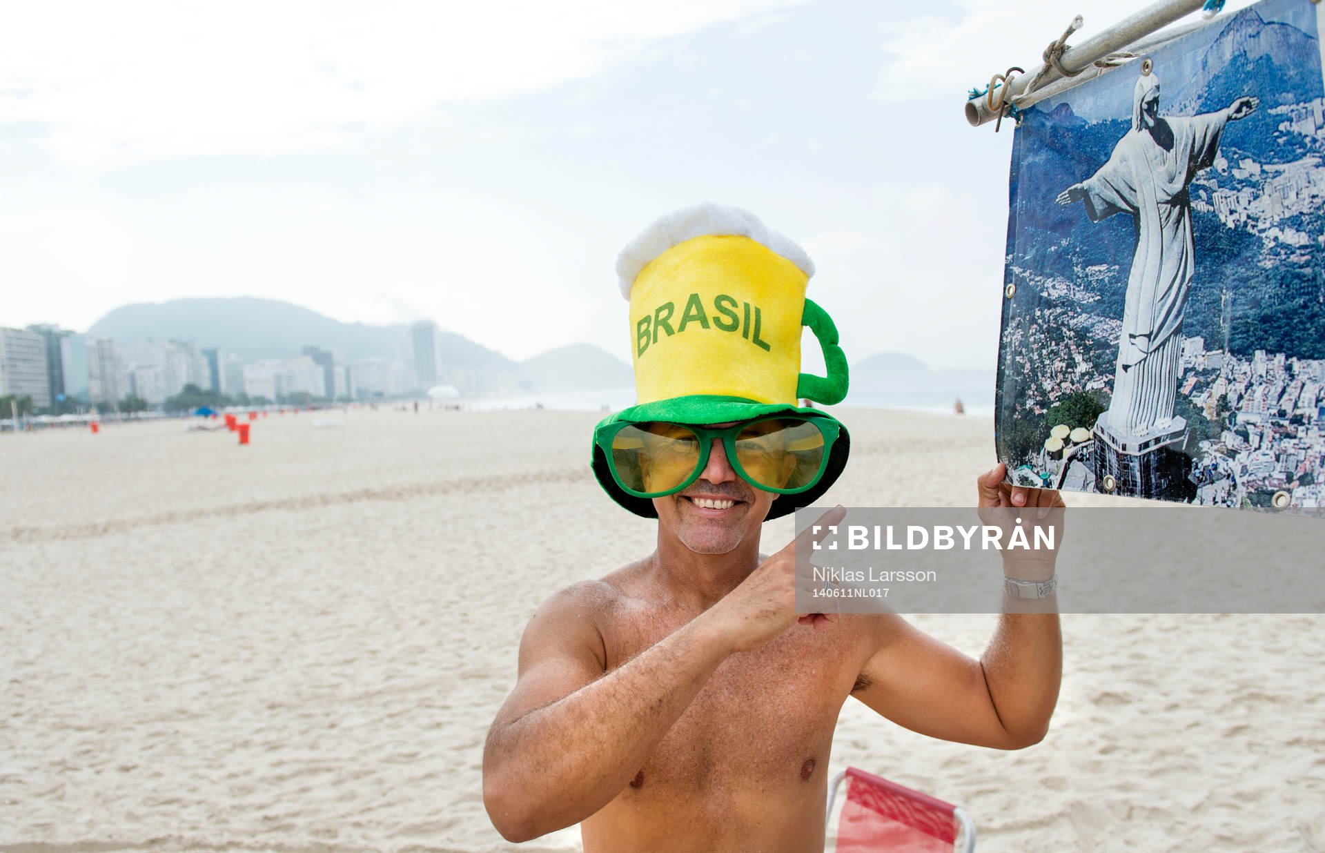 Miljöbilder på Copacabana under Fotbolls-VM den 11 juni 2014 i Rio de Janeiro.