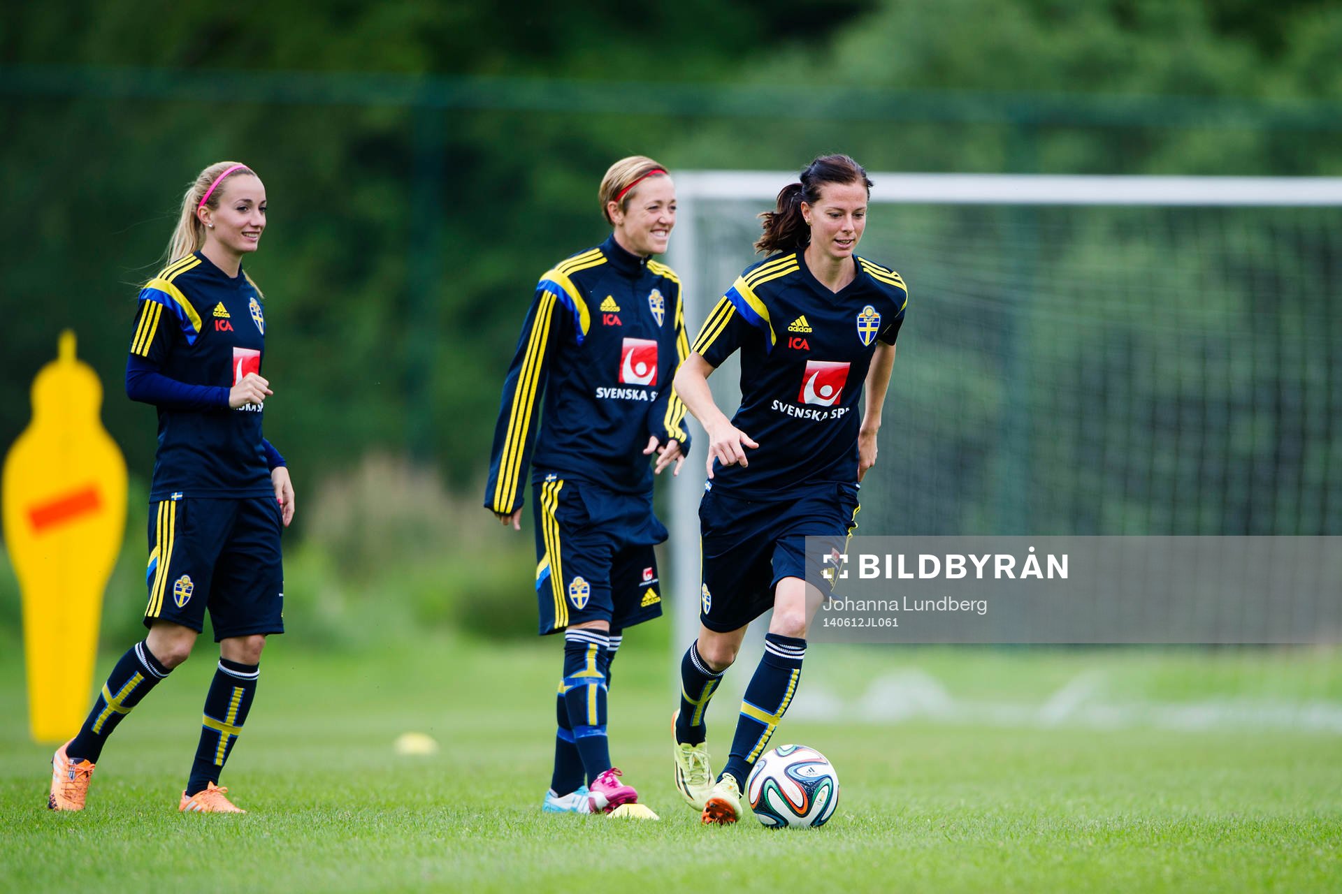 Sveriges Kosovare Asllani, Therese Sjögran och Lotta