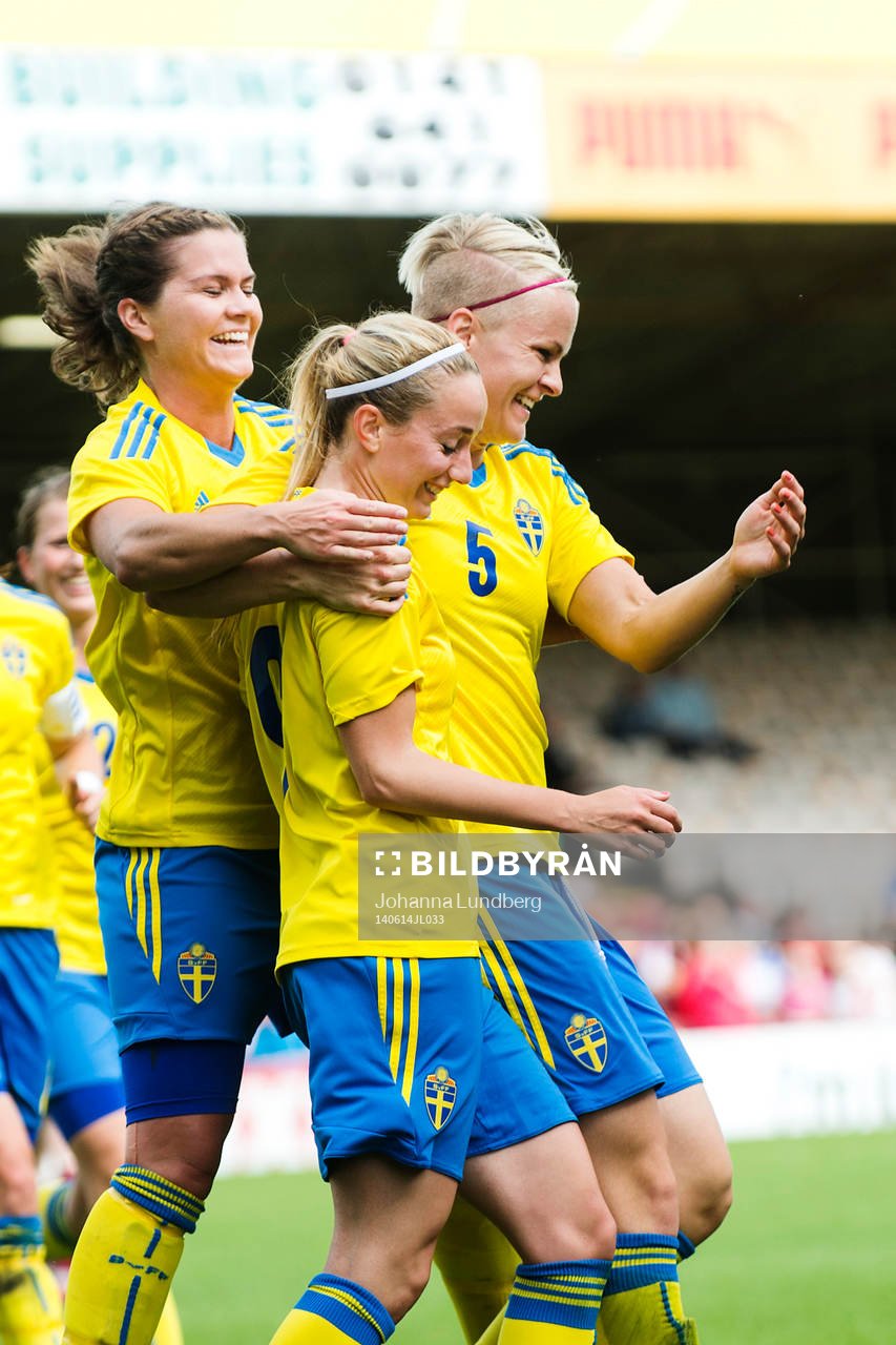 Sveriges Hanna Folkesson och Nilla Fischer jublar
