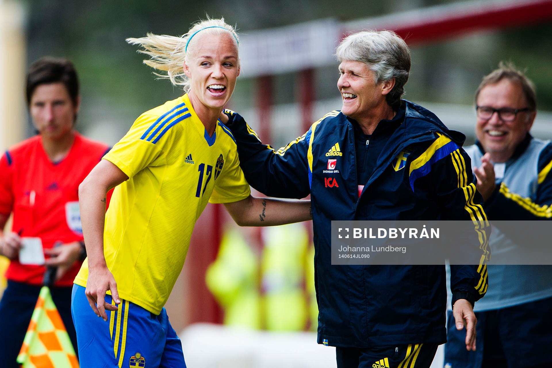 Sveriges Caroline Seger jublar och kramas om av