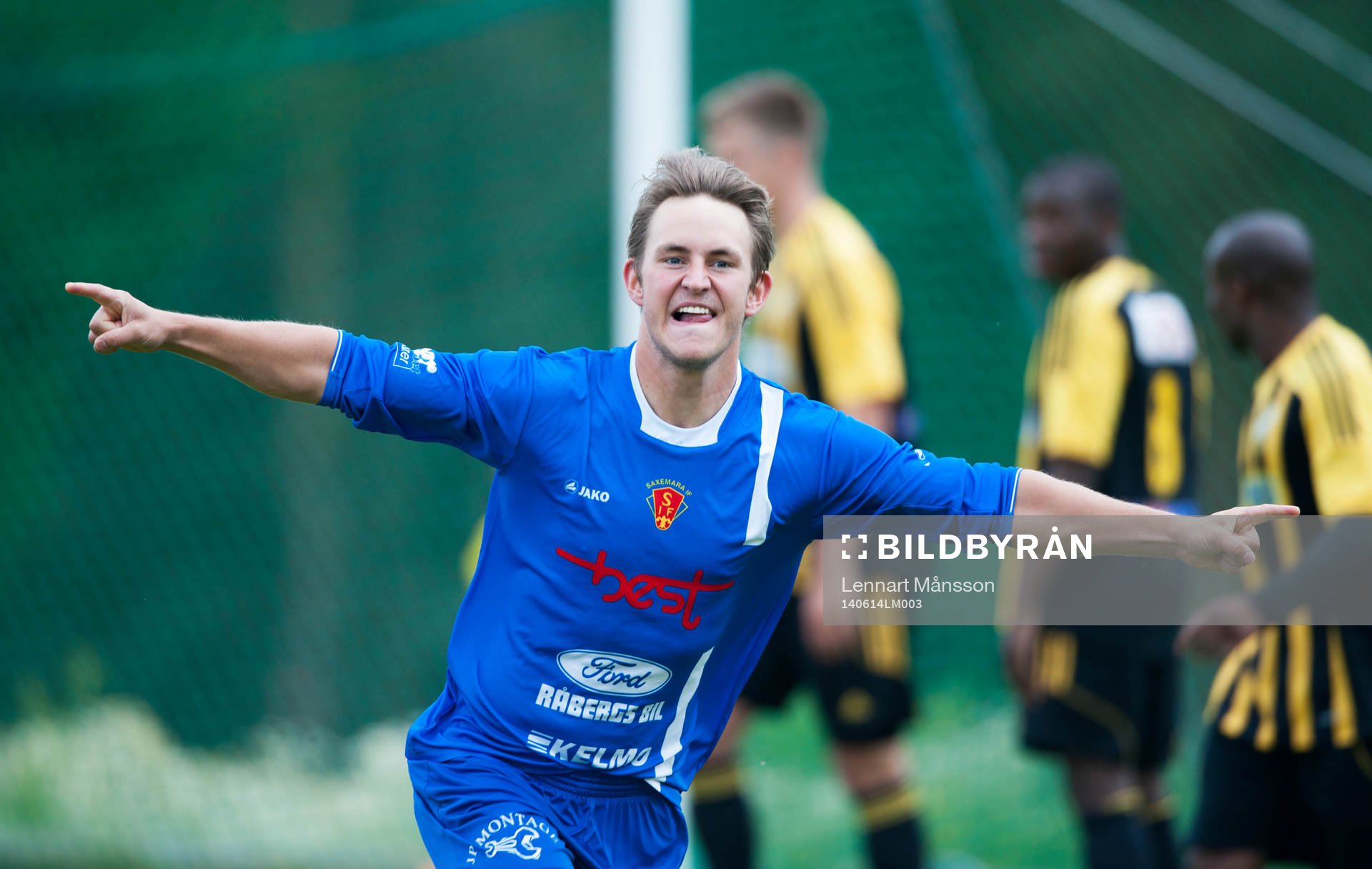 Saxemaras Martin Angänger har gjort 1-0 och jublar i
