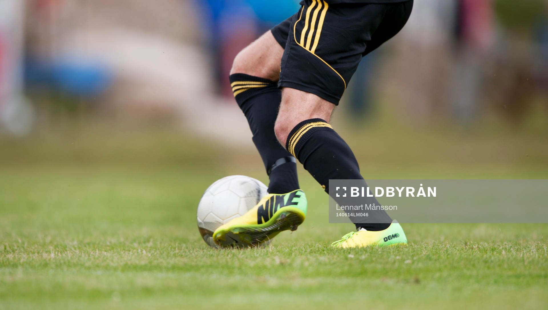 Bollkontroll, fotbollsskor Nike, i matchen i division 3