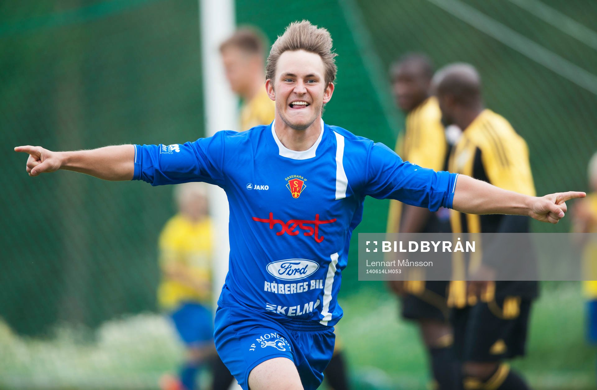 Saxemaras Martin Angänger har gjort 1-0 och jublar i