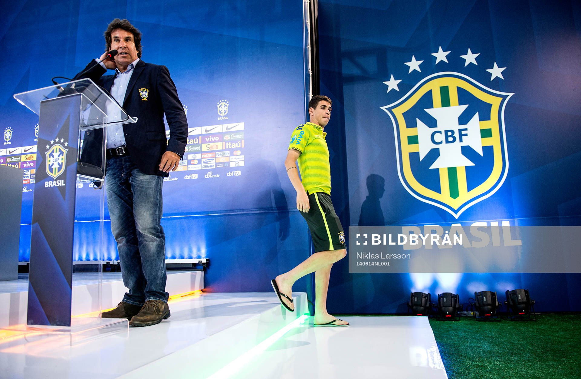 Brasiliens Oscar lämnar presskonferensen
