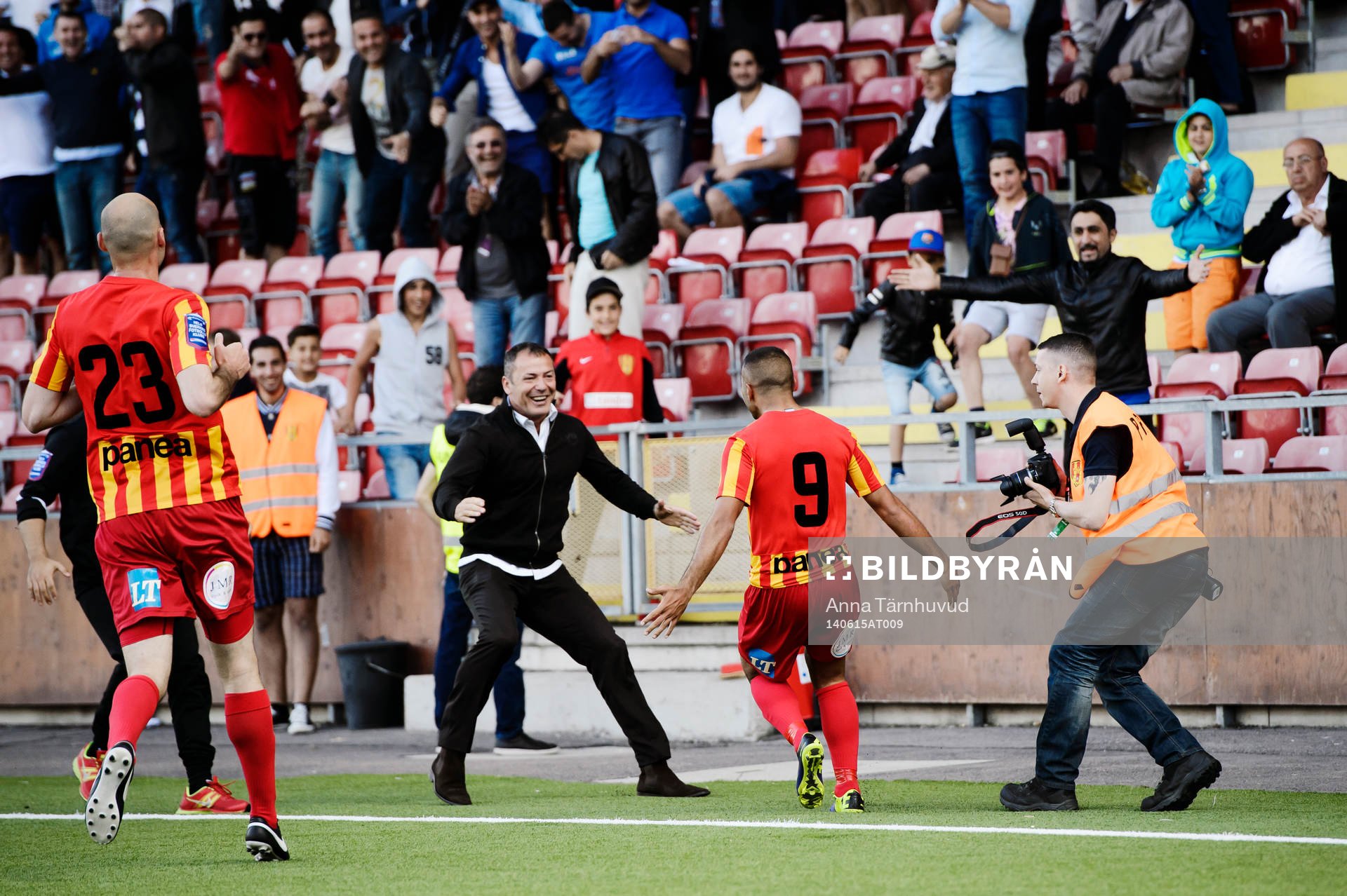Syrianskas spelare och tränare Zvezdan Milosevic  jublar