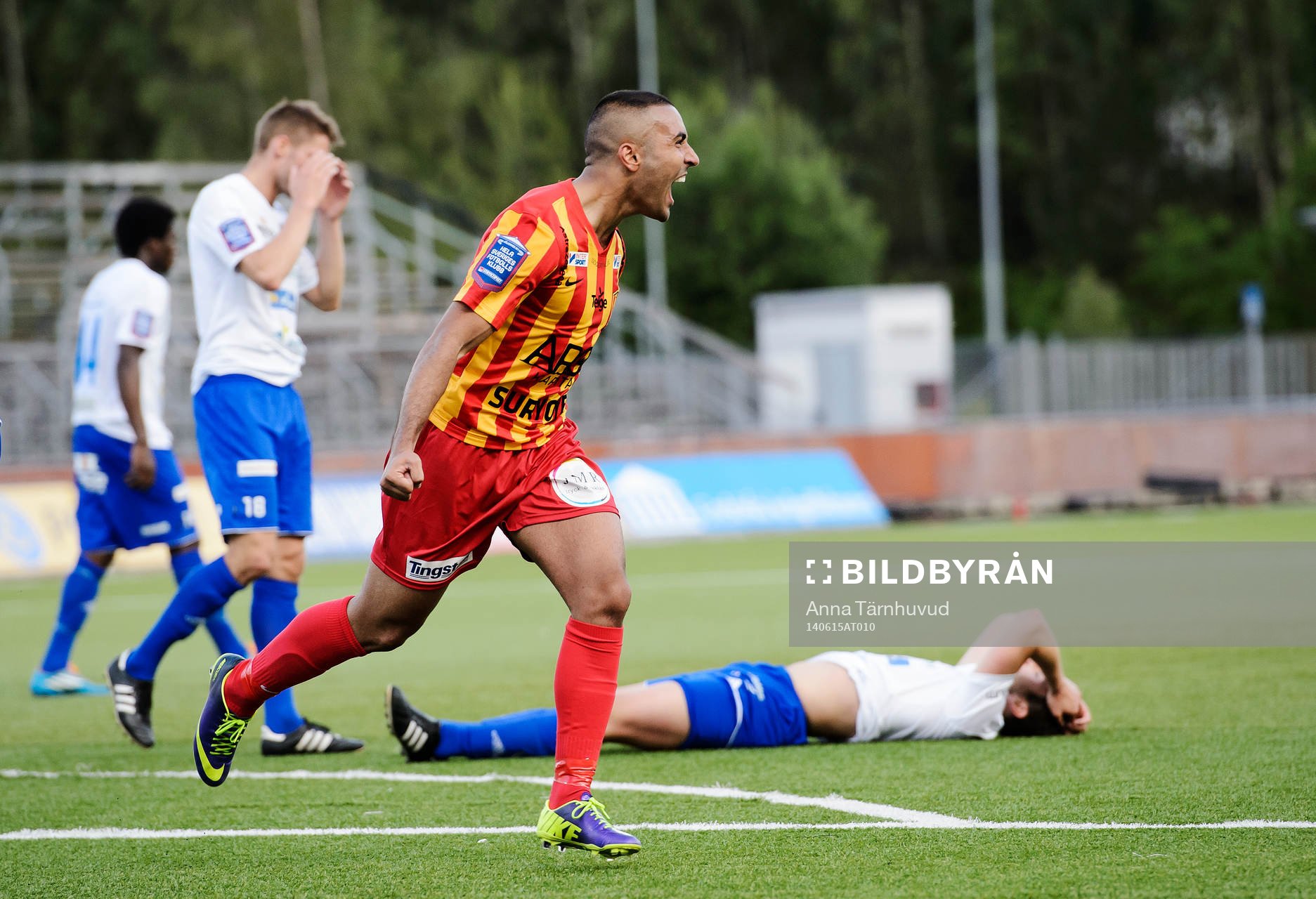 Syrianskas Saman Ghoddos jublar och Värnamos spelare deppar