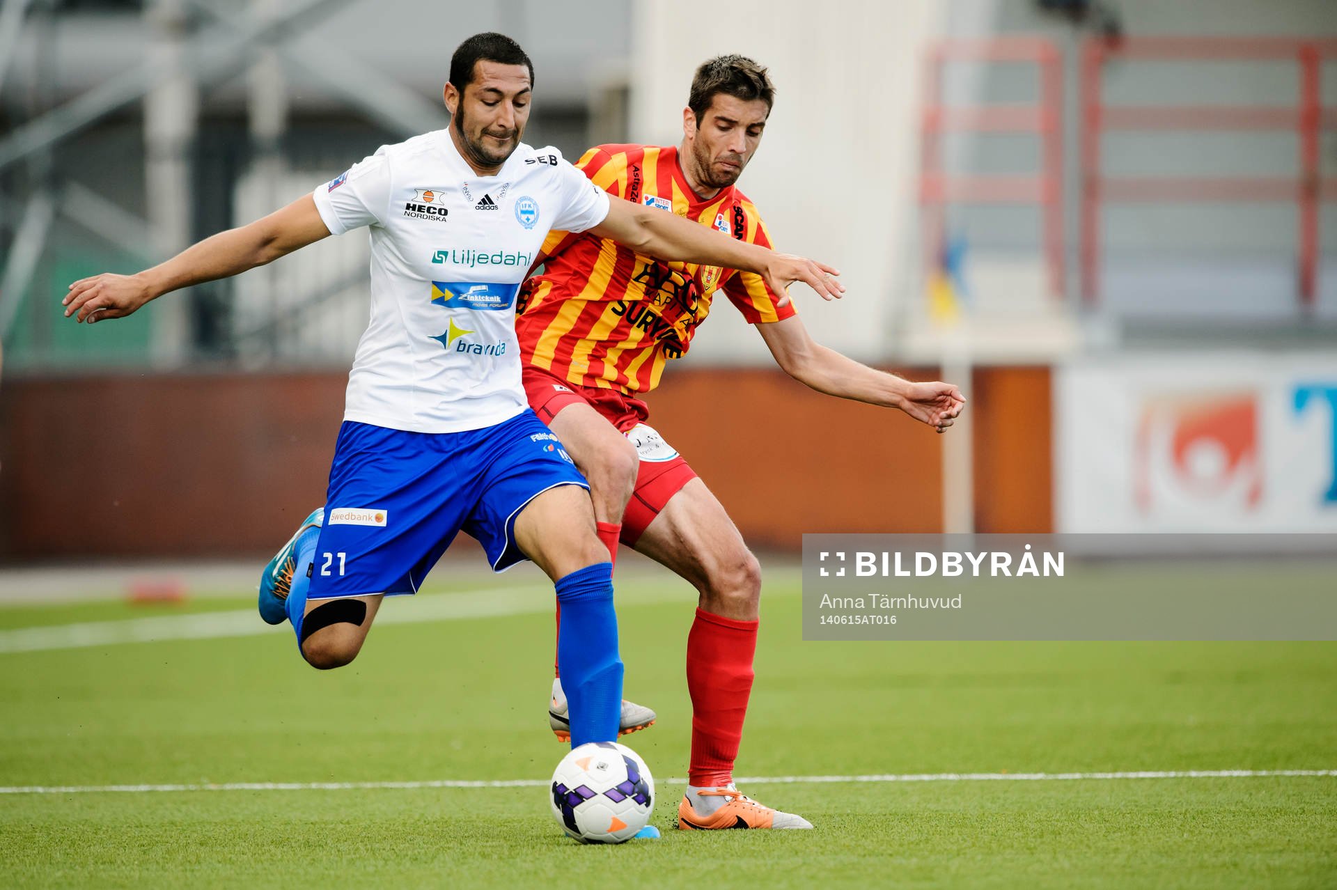 Värnamos Juan Robledo och Syrianskas Syrianskas Uros Delic