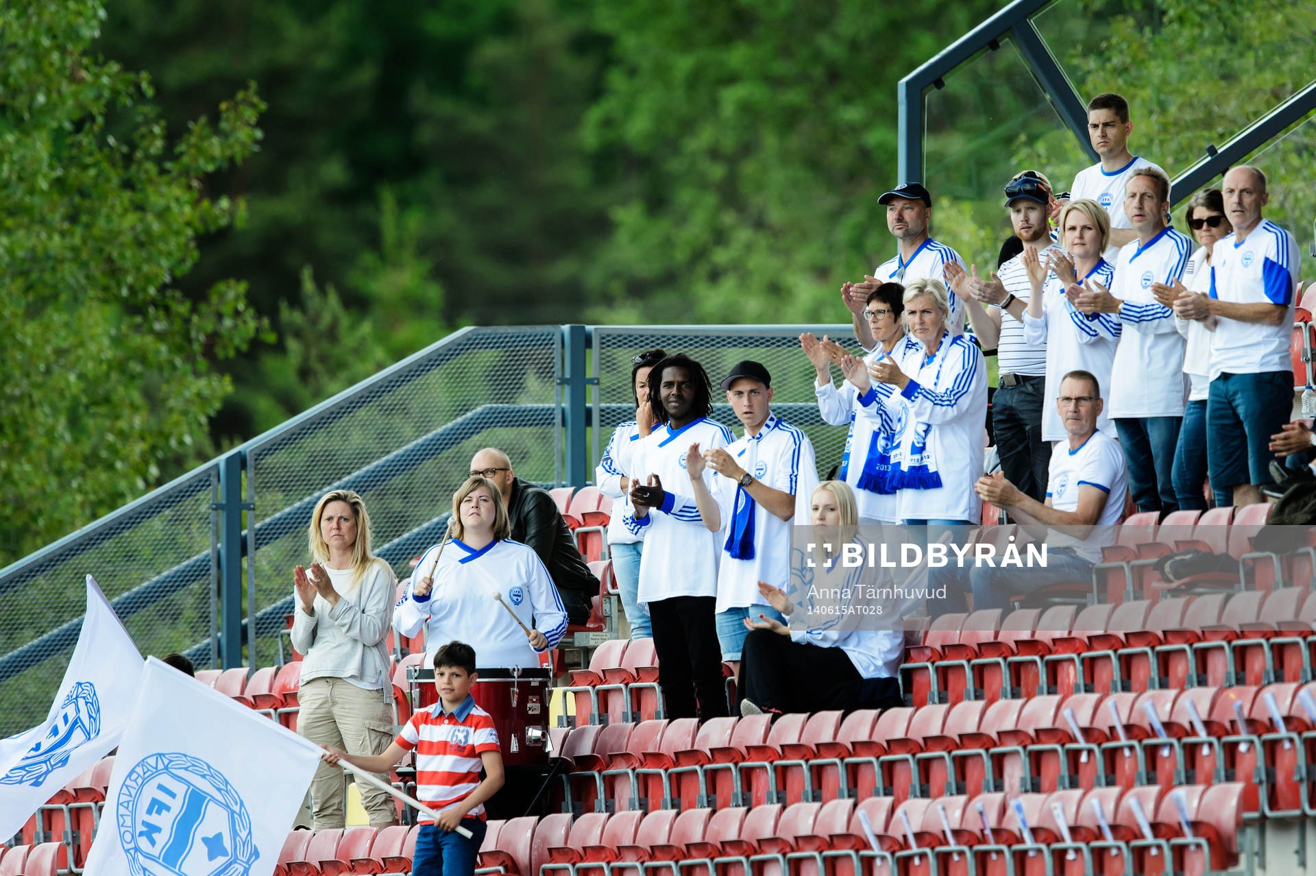 Värnamos supportrar på läktaren