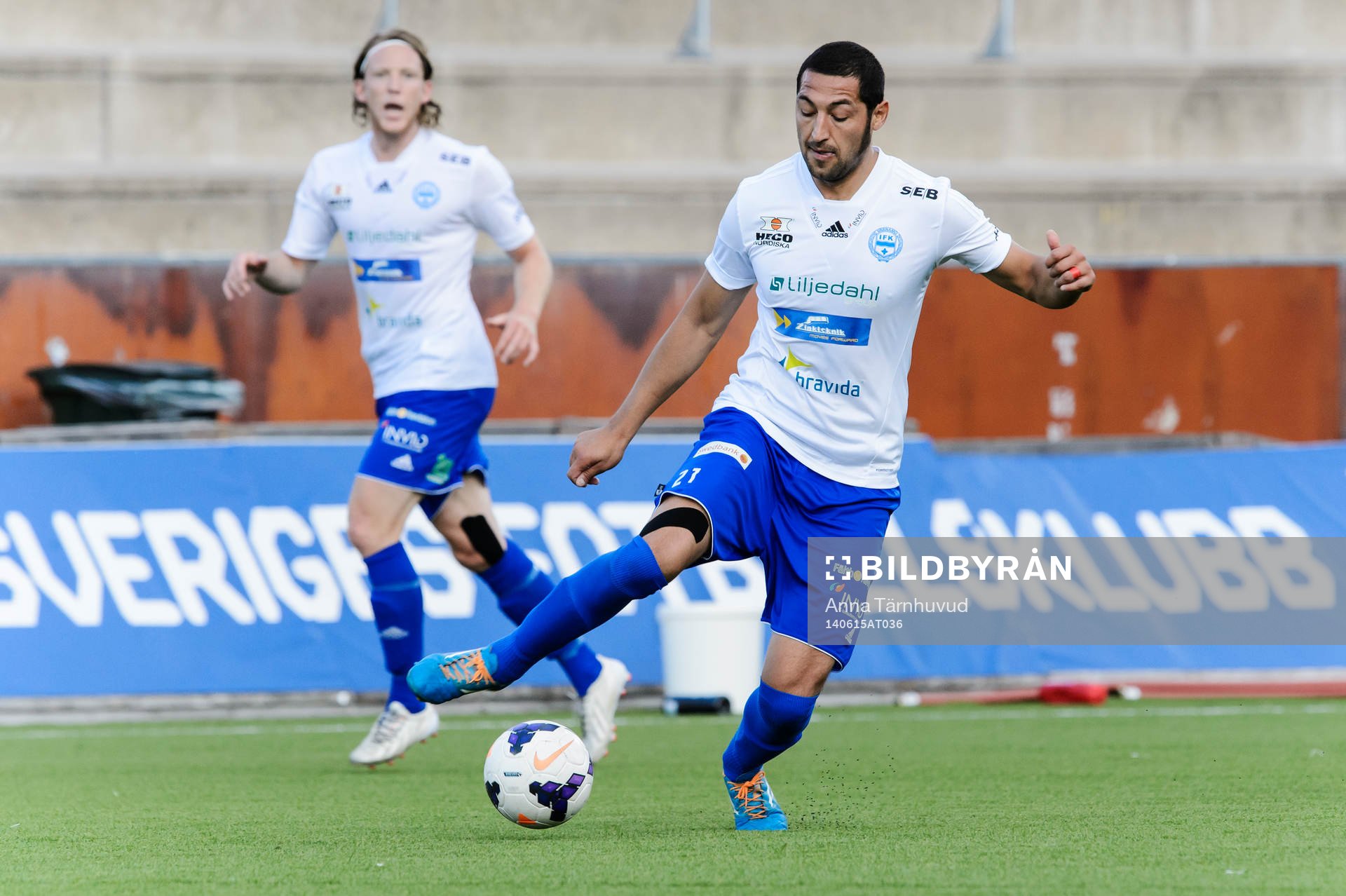 Värnamos Herve Tchami och i bakgrunden syns David
