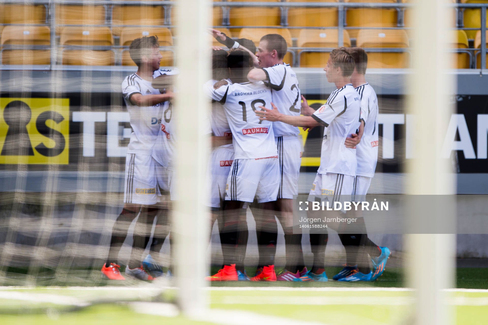 Brommapojkarnas spelarna jublar