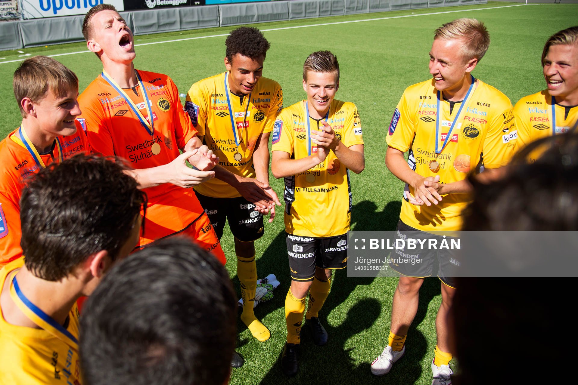 Elfsborgs målvakt Davis Olsson leder firandet