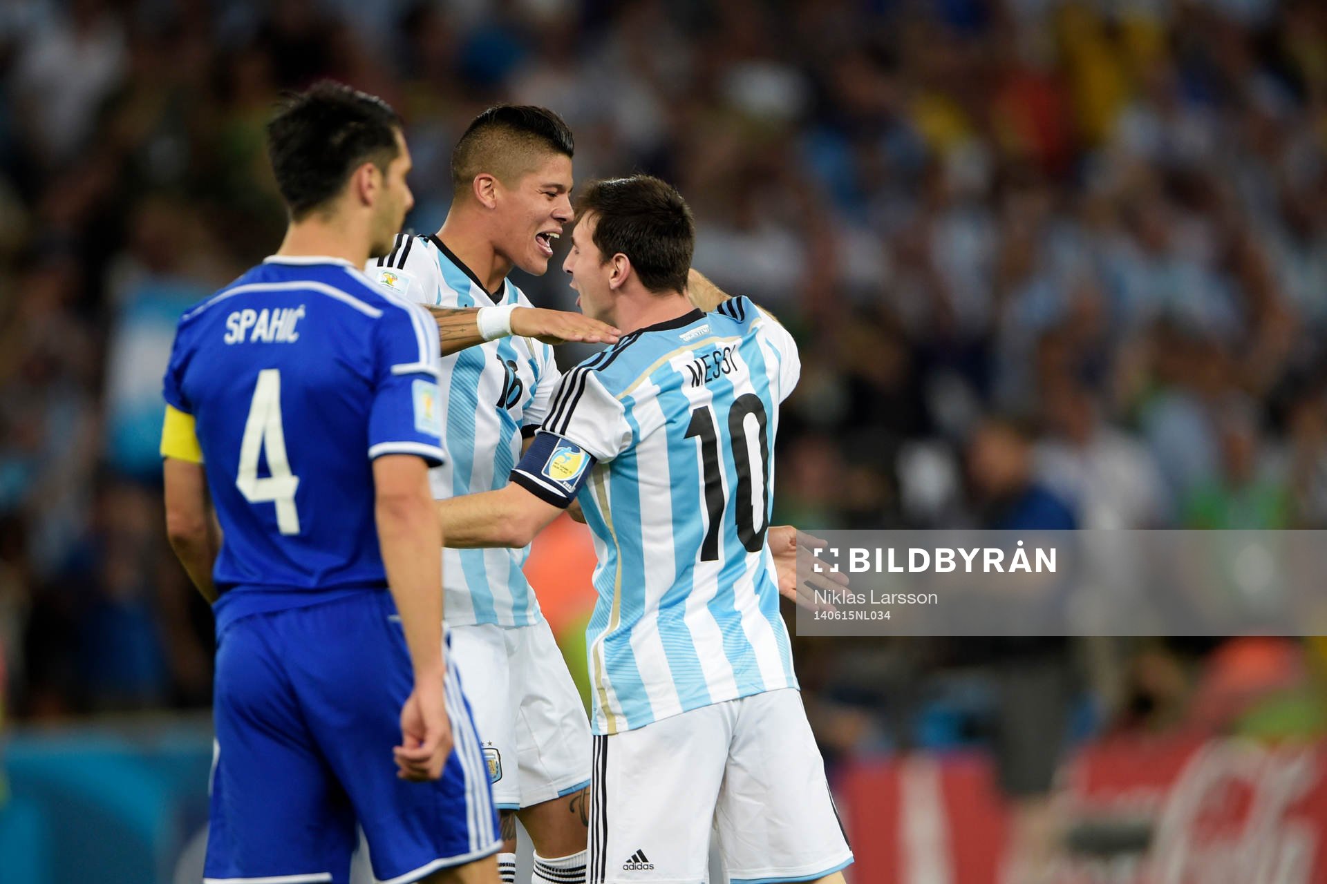 Argentinas Marcos Rojo och Lionel Messi jublar