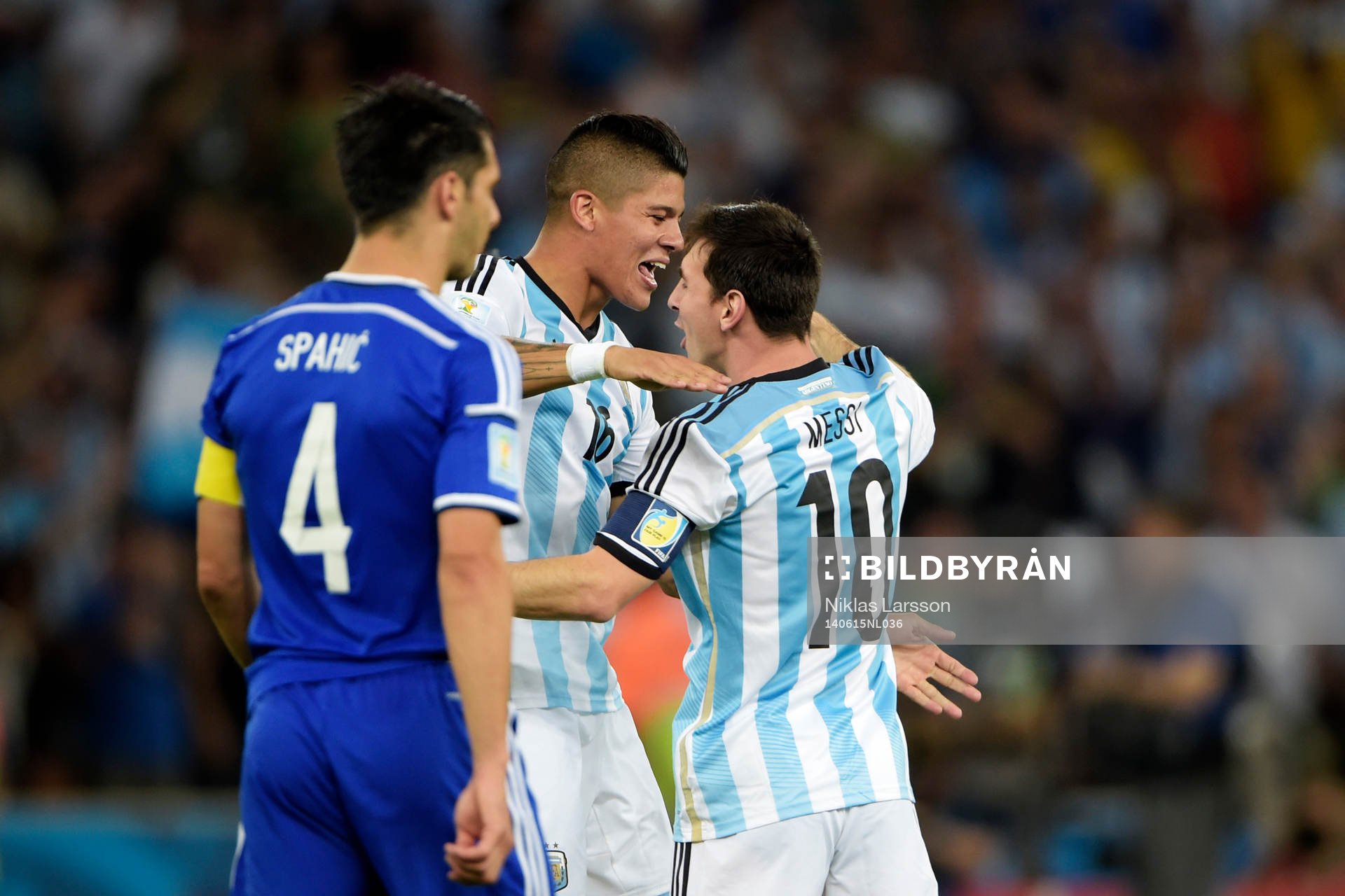 Argentinas Marcos Rojo och Lionel Messi jublar