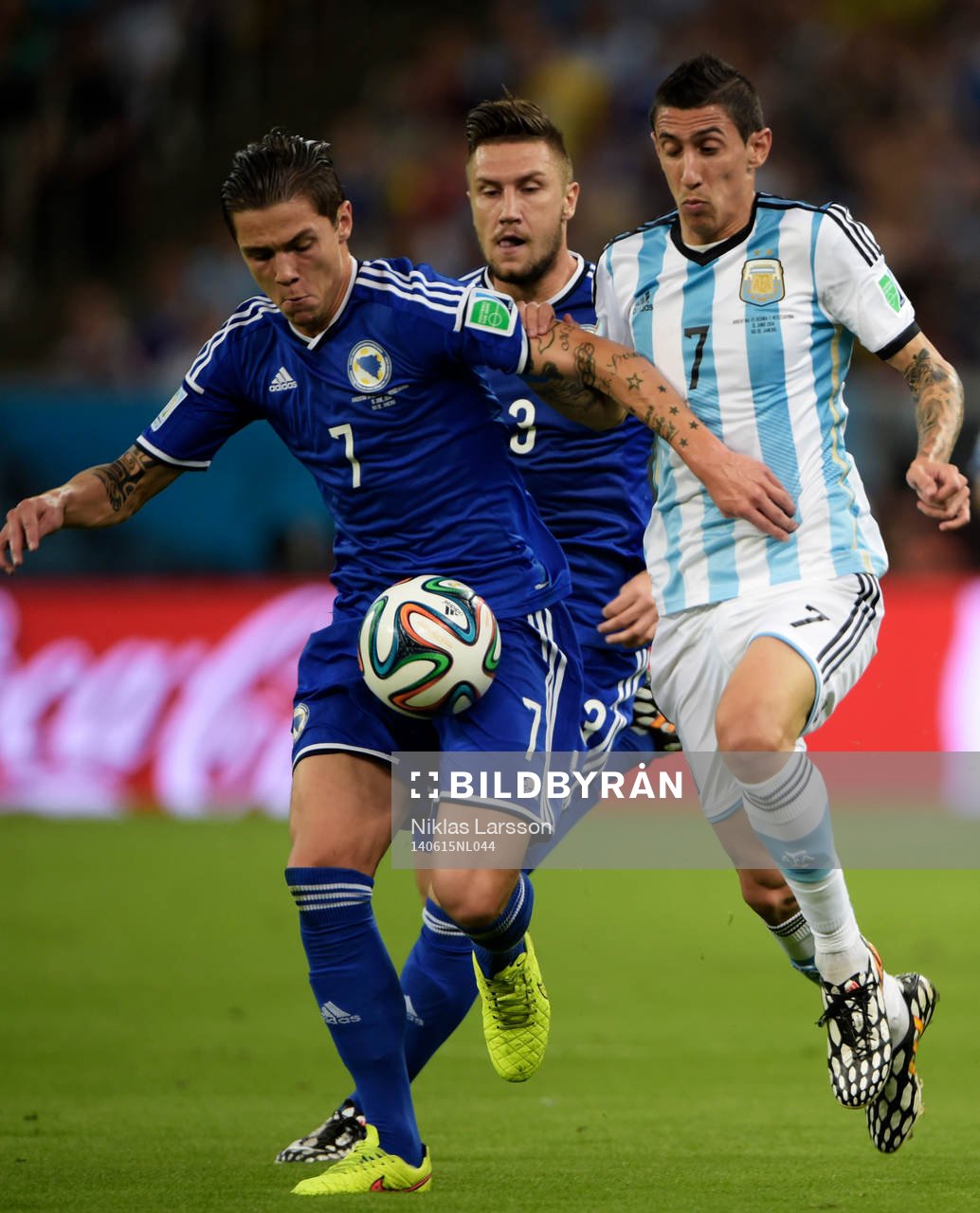 Argentinas Angel Di Maria och Bosniens Muhamed Besic