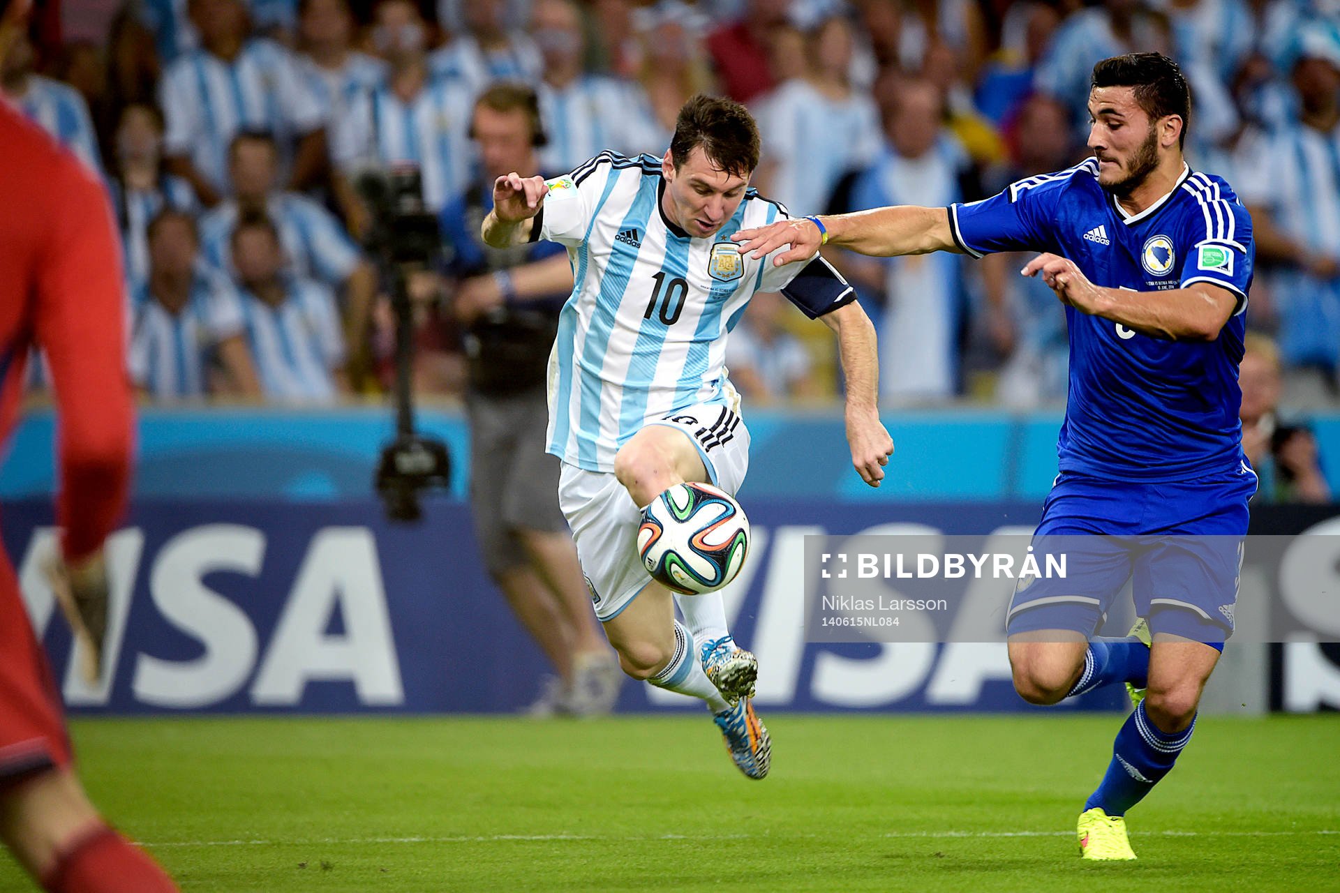 Argentinas Lionel Messi och Bosniens Sead Kolasinac