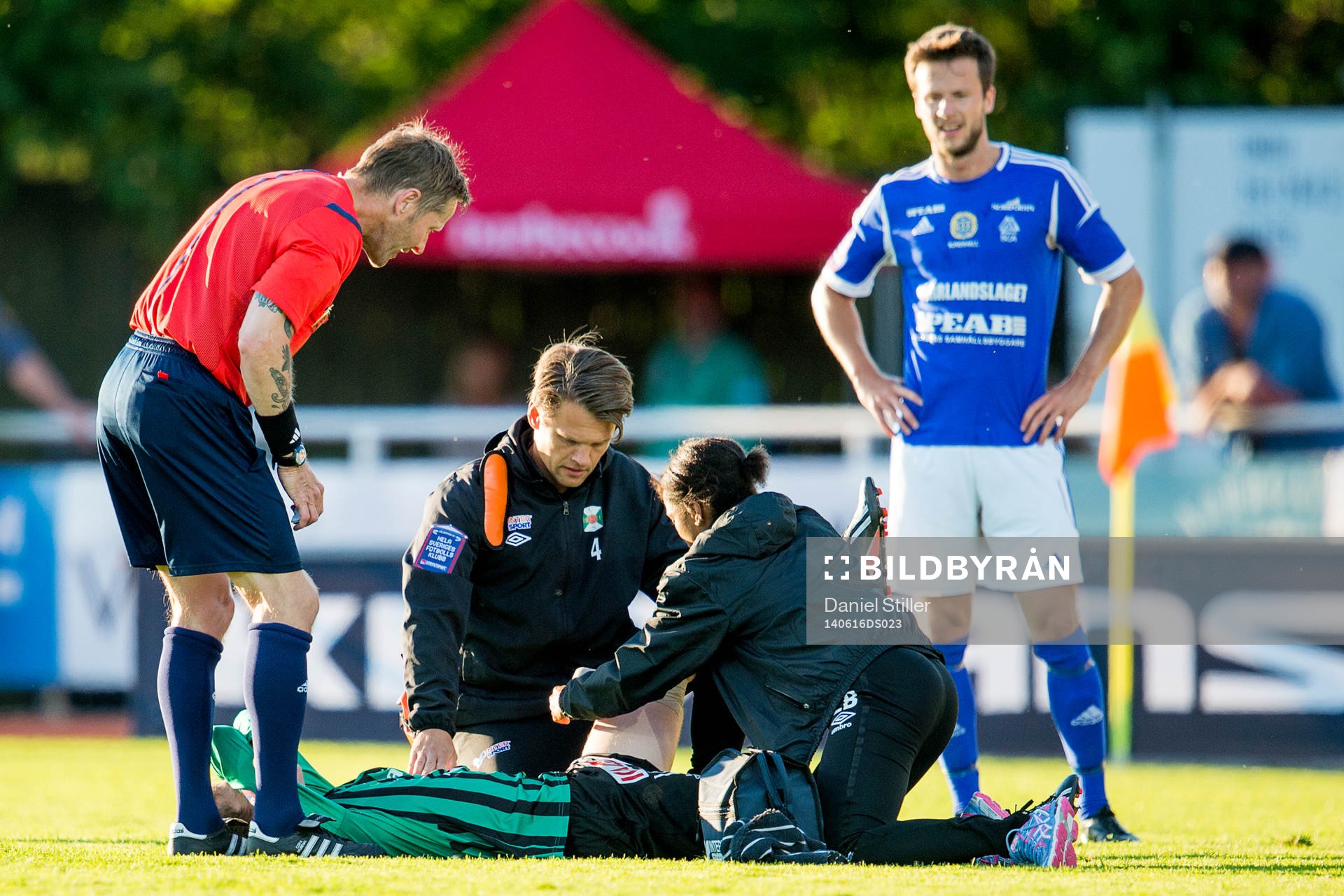 Varbergs Ardian Rexhepi skadas och får utgå under fotbollsmatchen i Superettan mellan Varberg och Sundsvall den 16 juni 2014 i Varberg.