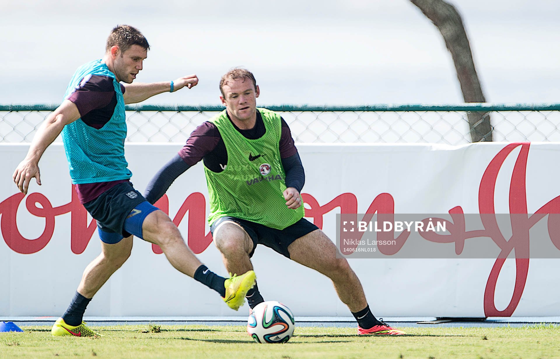 Englands Wayne Rooney och James Milner