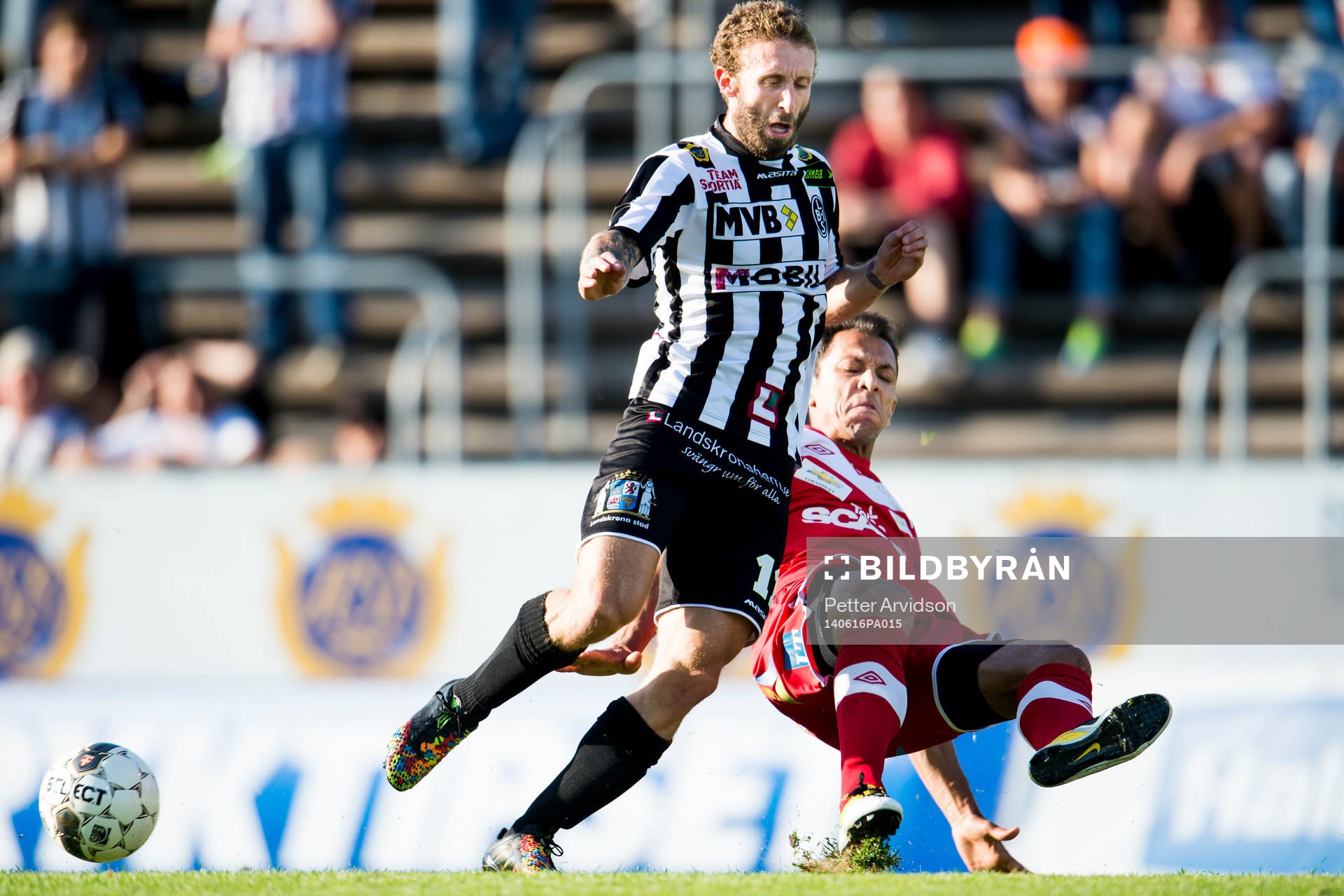 Landskronas Andrew Stadler och Assyriskas Sotiris