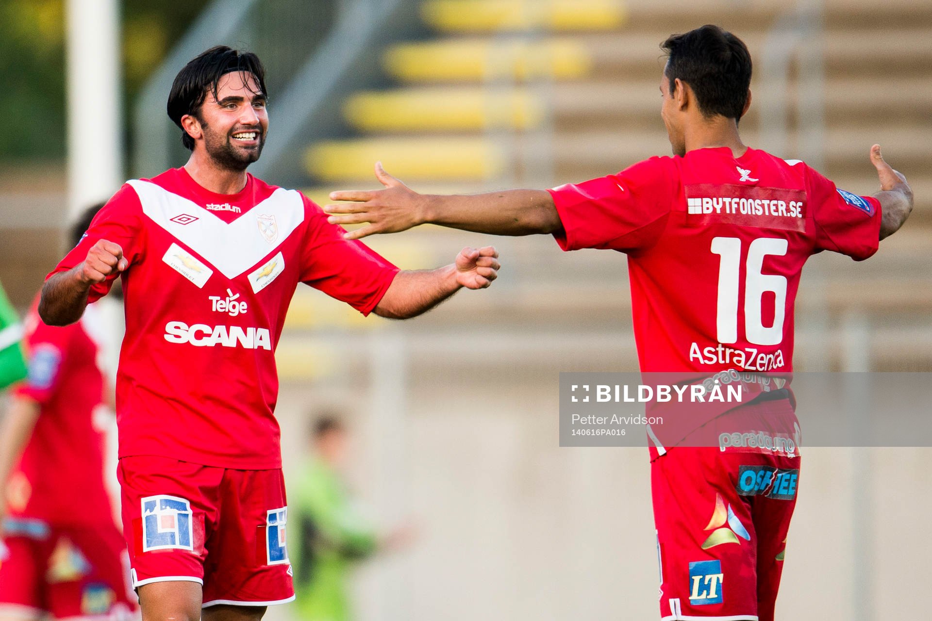 Assyriskas Alexander Nilsson och Danilo De Souza jublar
